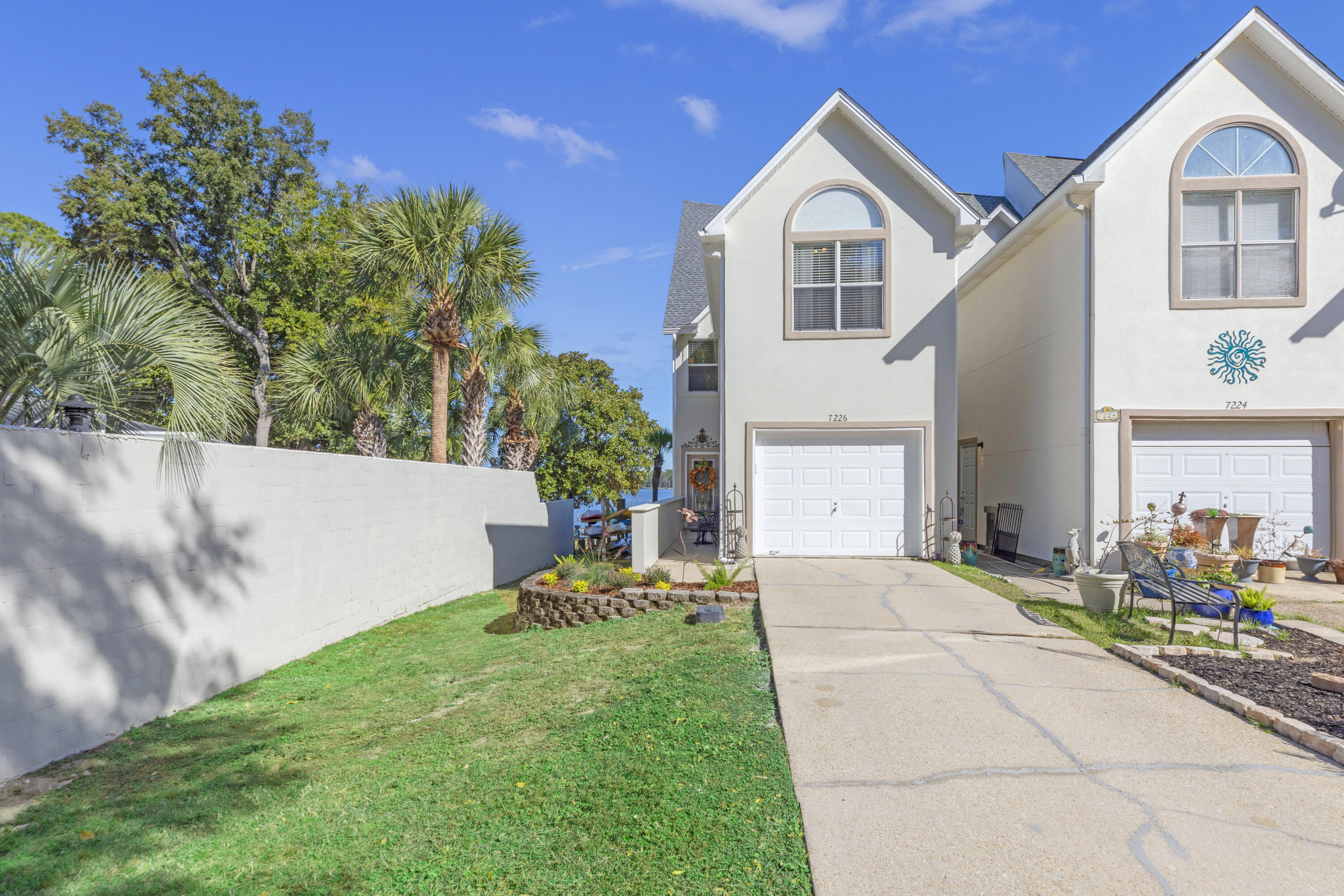 HIDDEN BAY VILLAGE - Residential