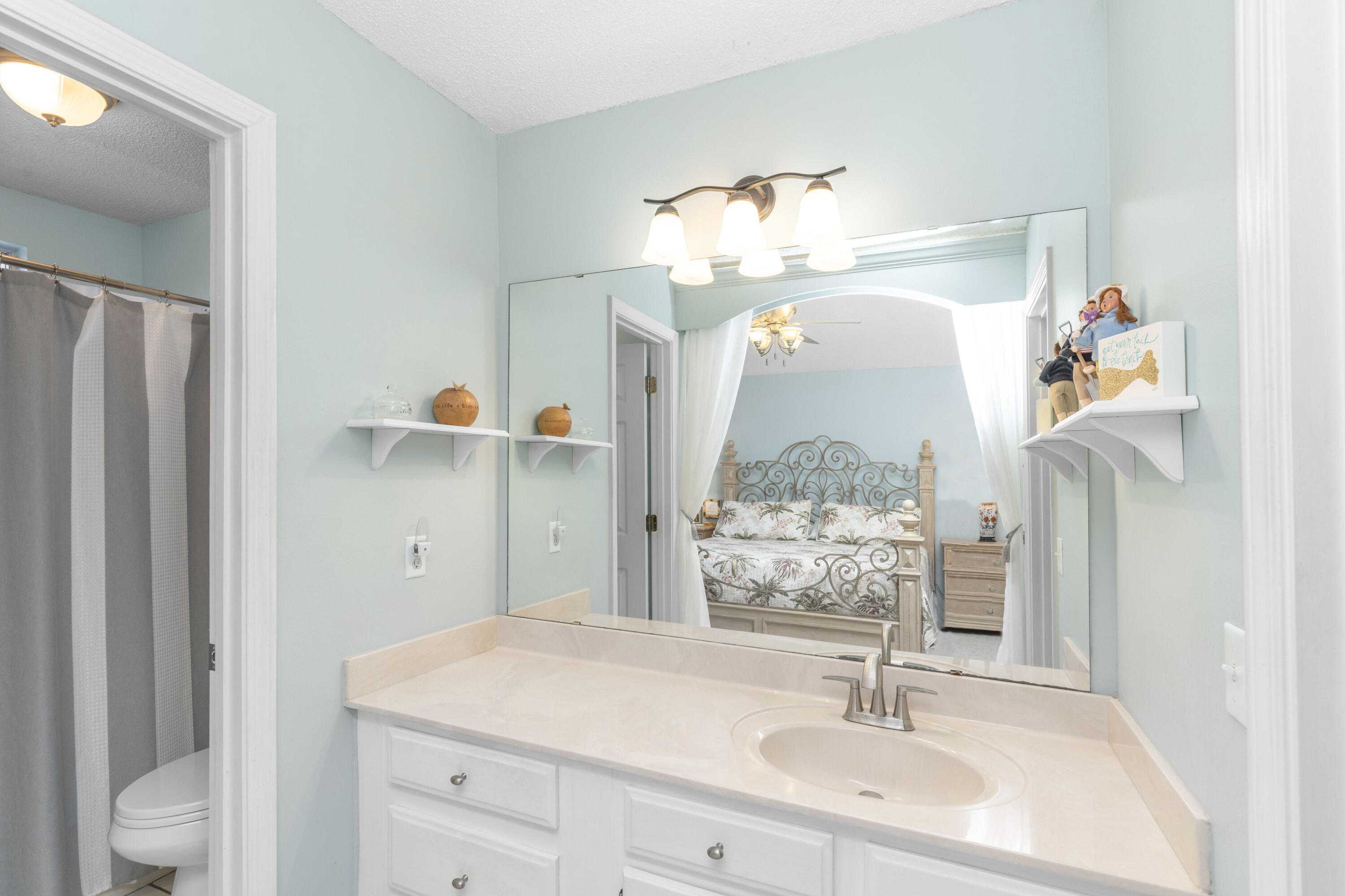 HIDDEN BAY VILLAGE - Residential