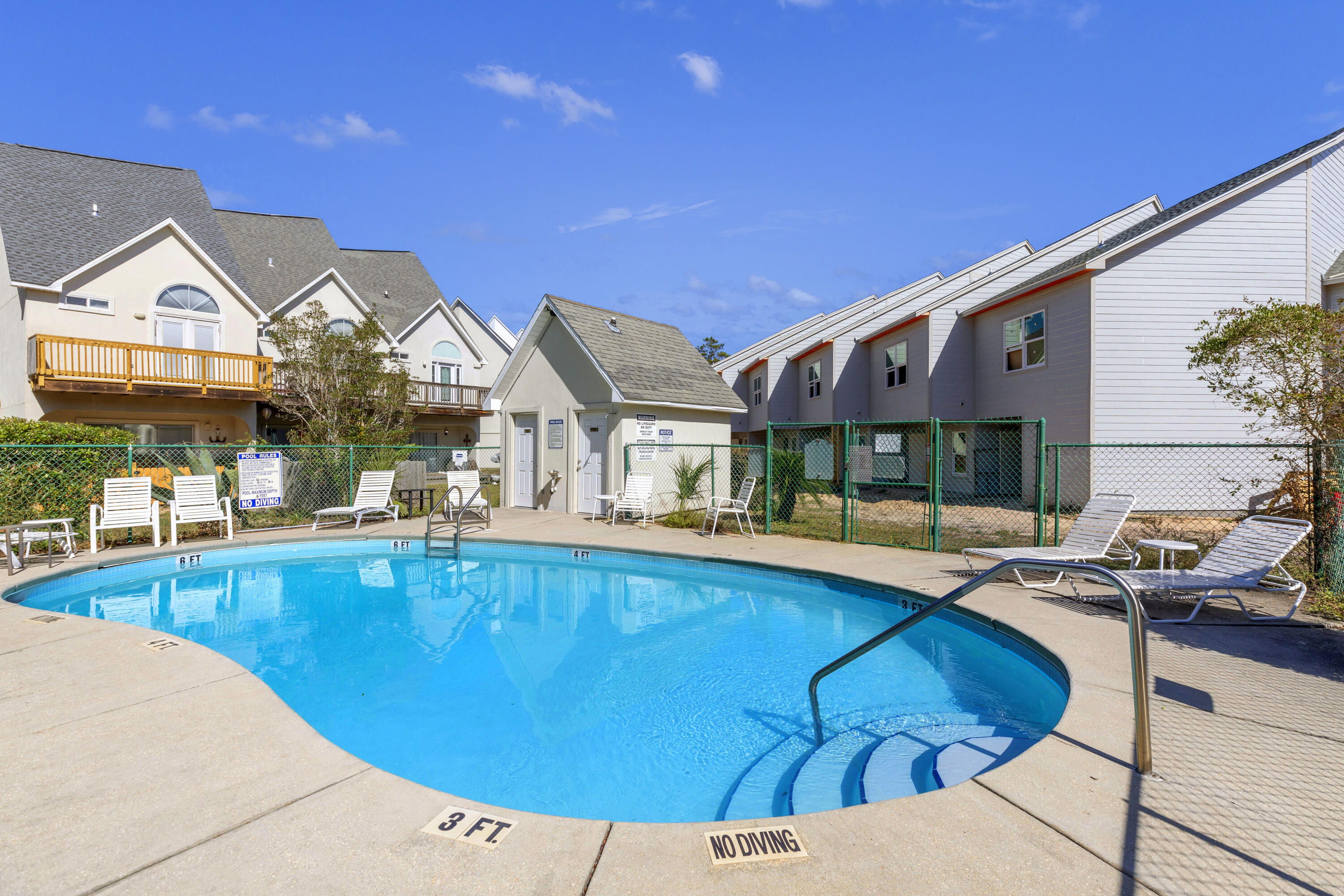 HIDDEN BAY VILLAGE - Residential