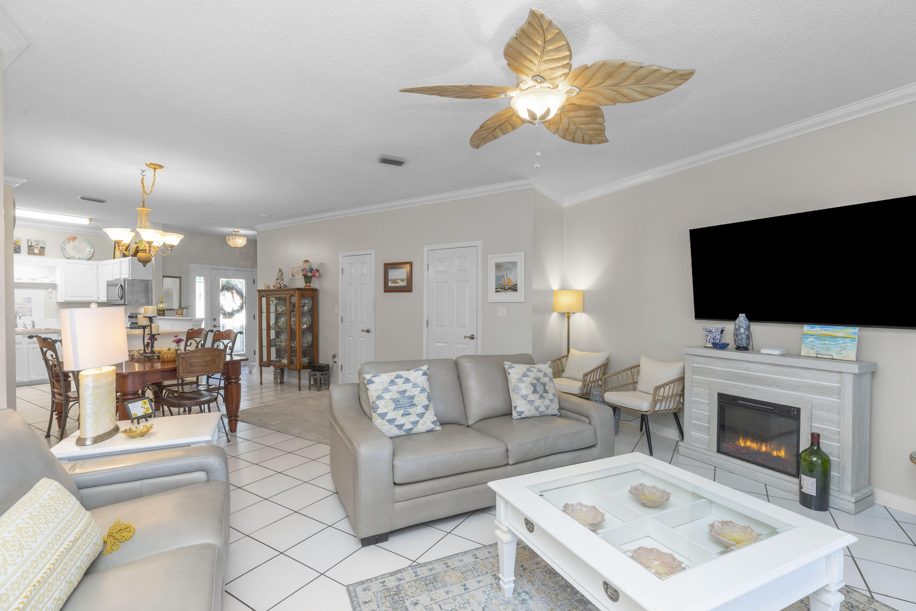 HIDDEN BAY VILLAGE - Residential