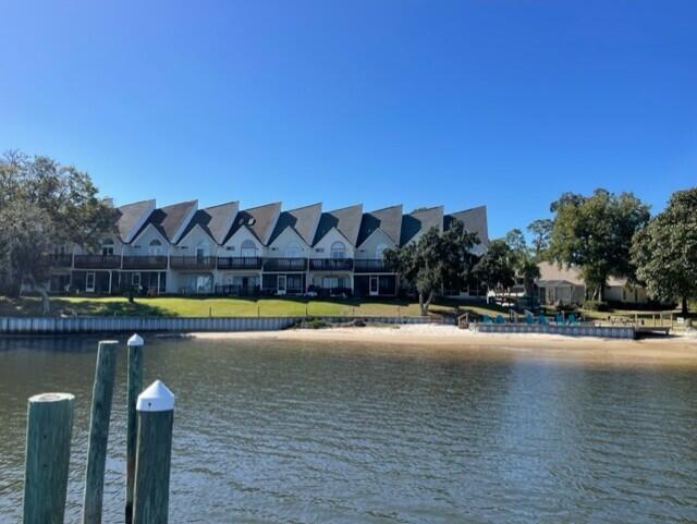 HIDDEN BAY VILLAGE - Residential