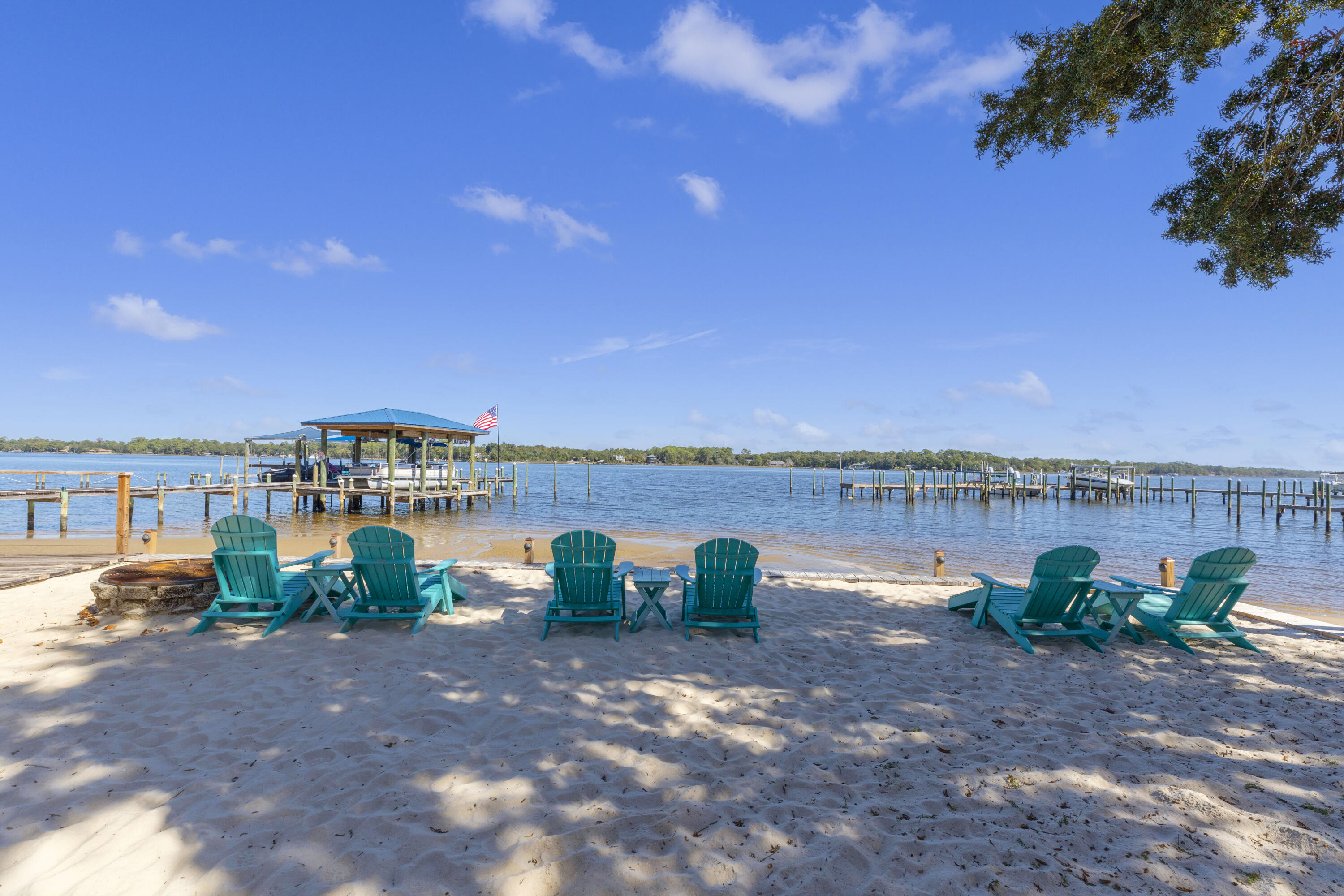 HIDDEN BAY VILLAGE - Residential