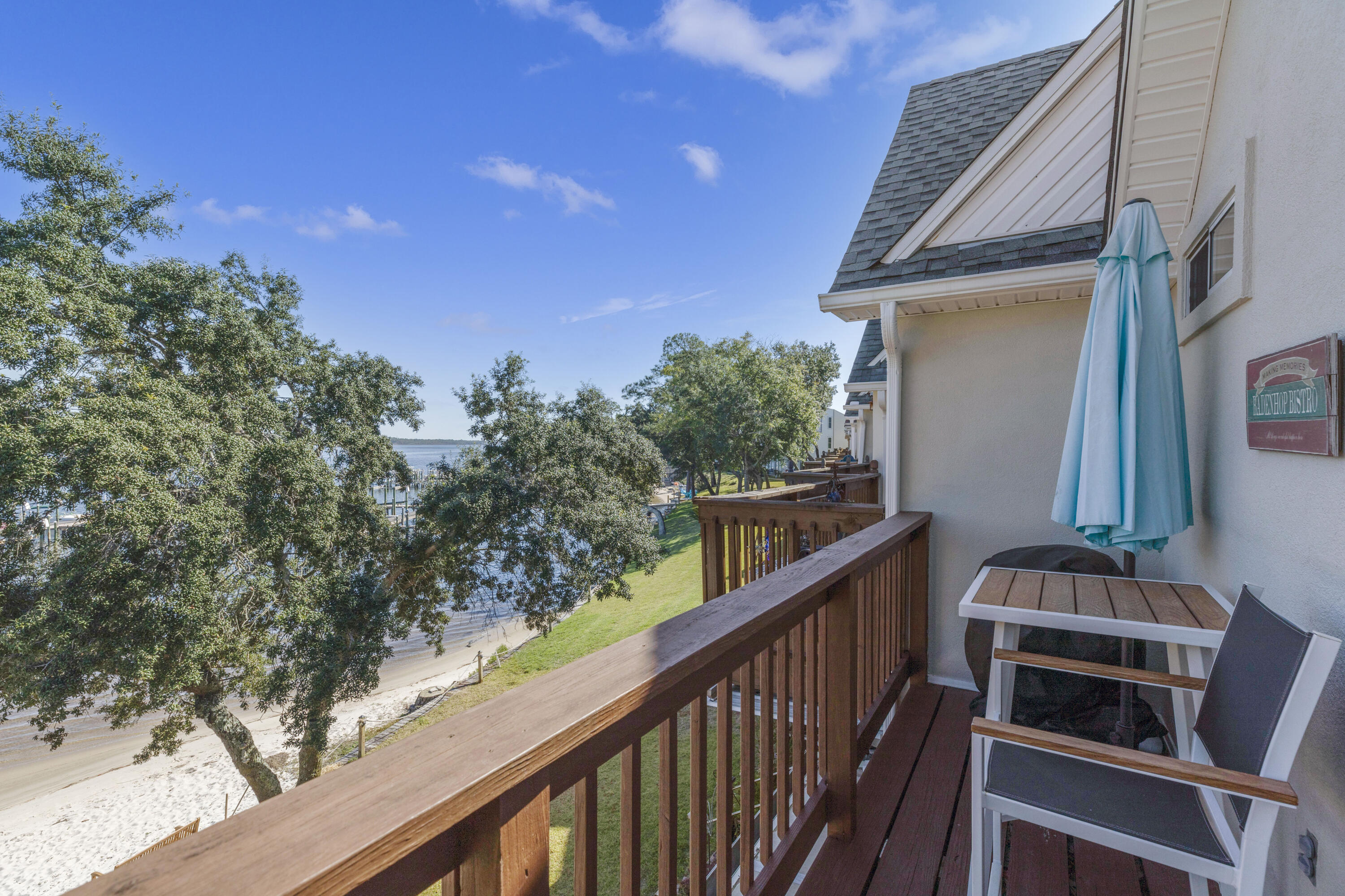 HIDDEN BAY VILLAGE - Residential