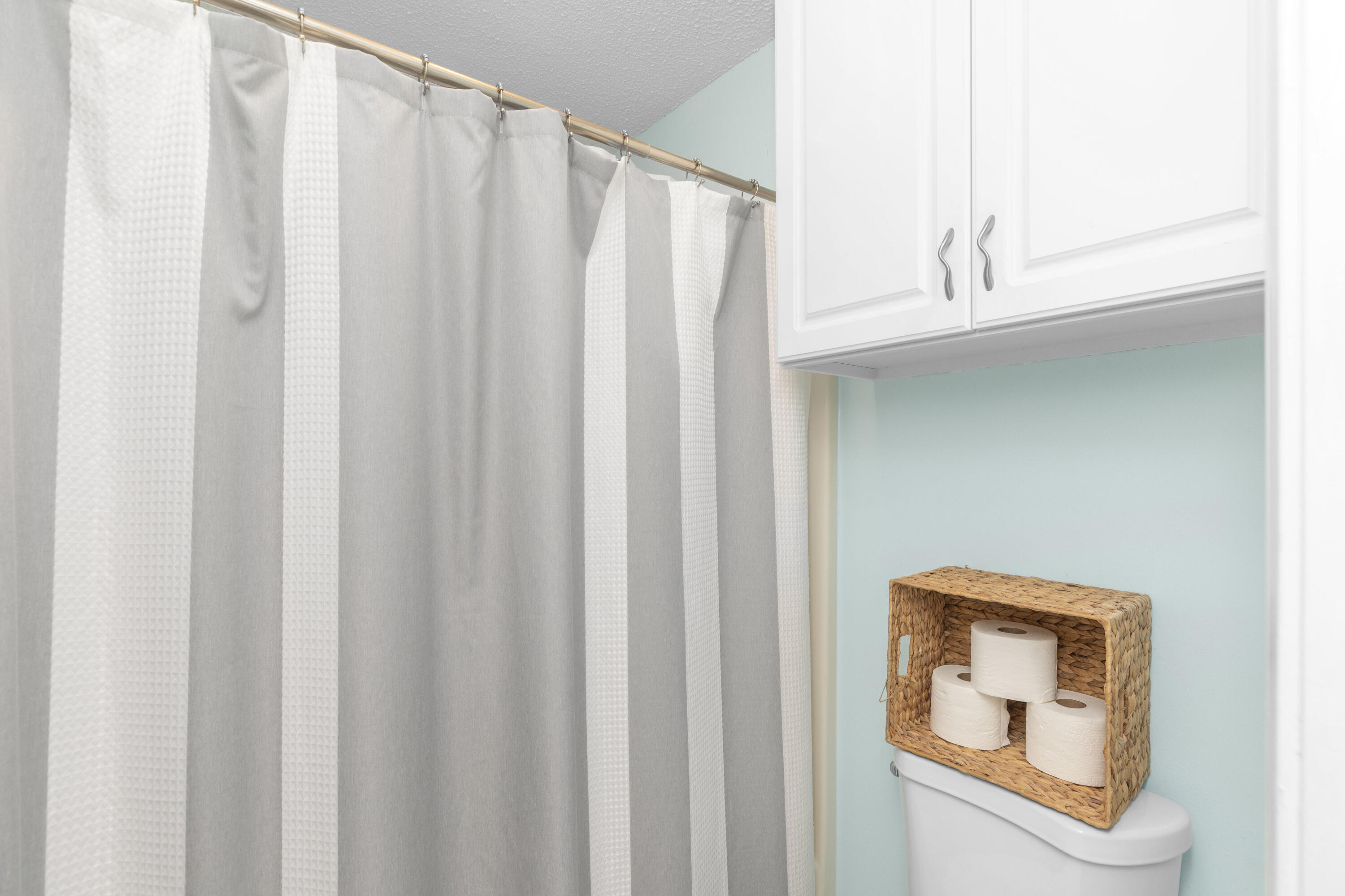 HIDDEN BAY VILLAGE - Residential