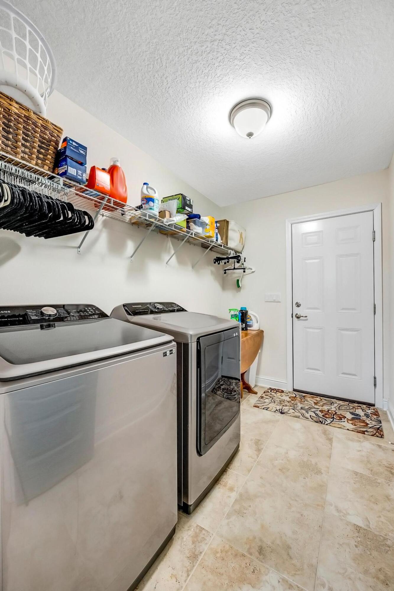 NATURE LAKE - Residential