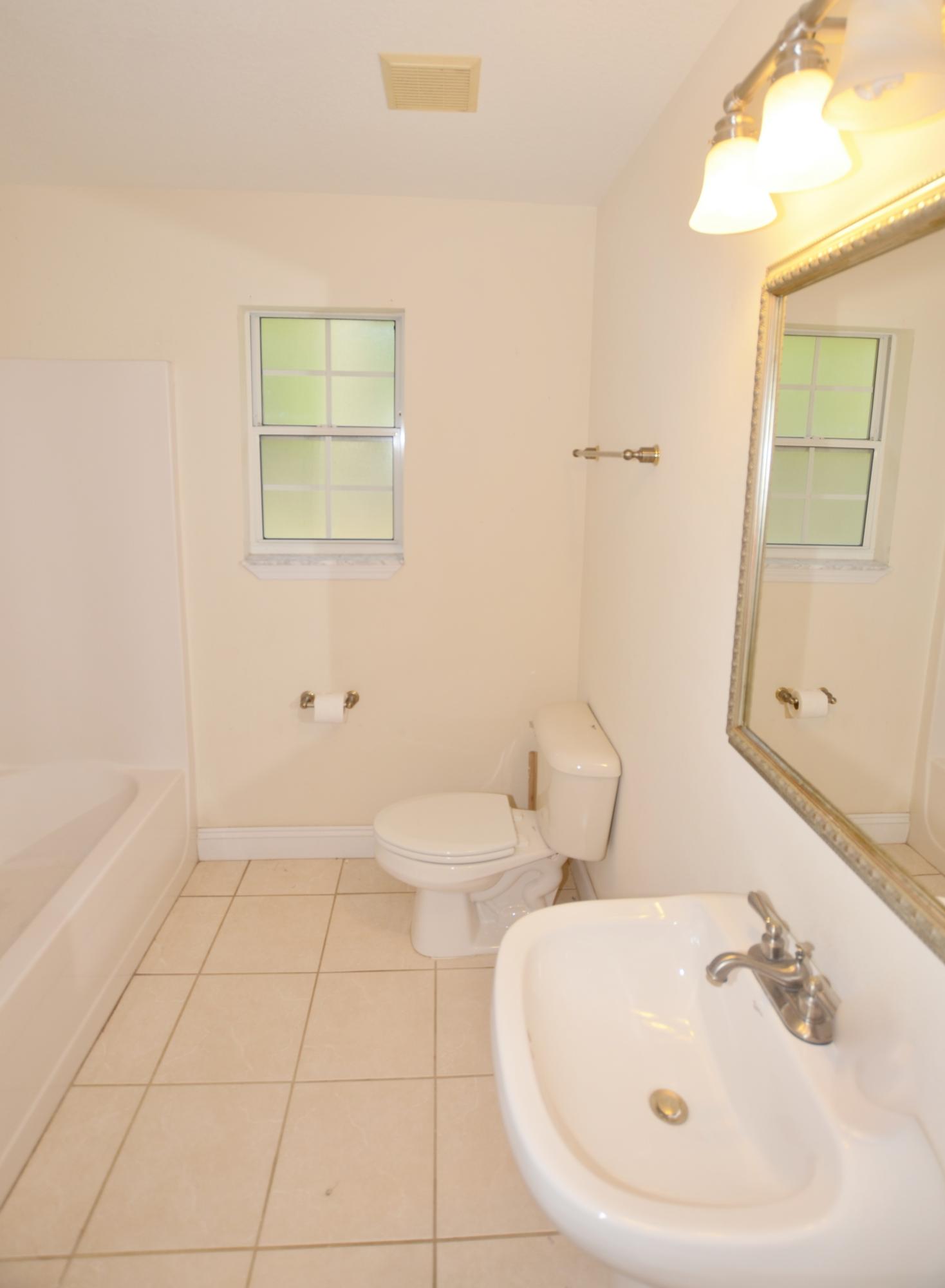 GARNETT BAYOU ESTATES - Residential Lease