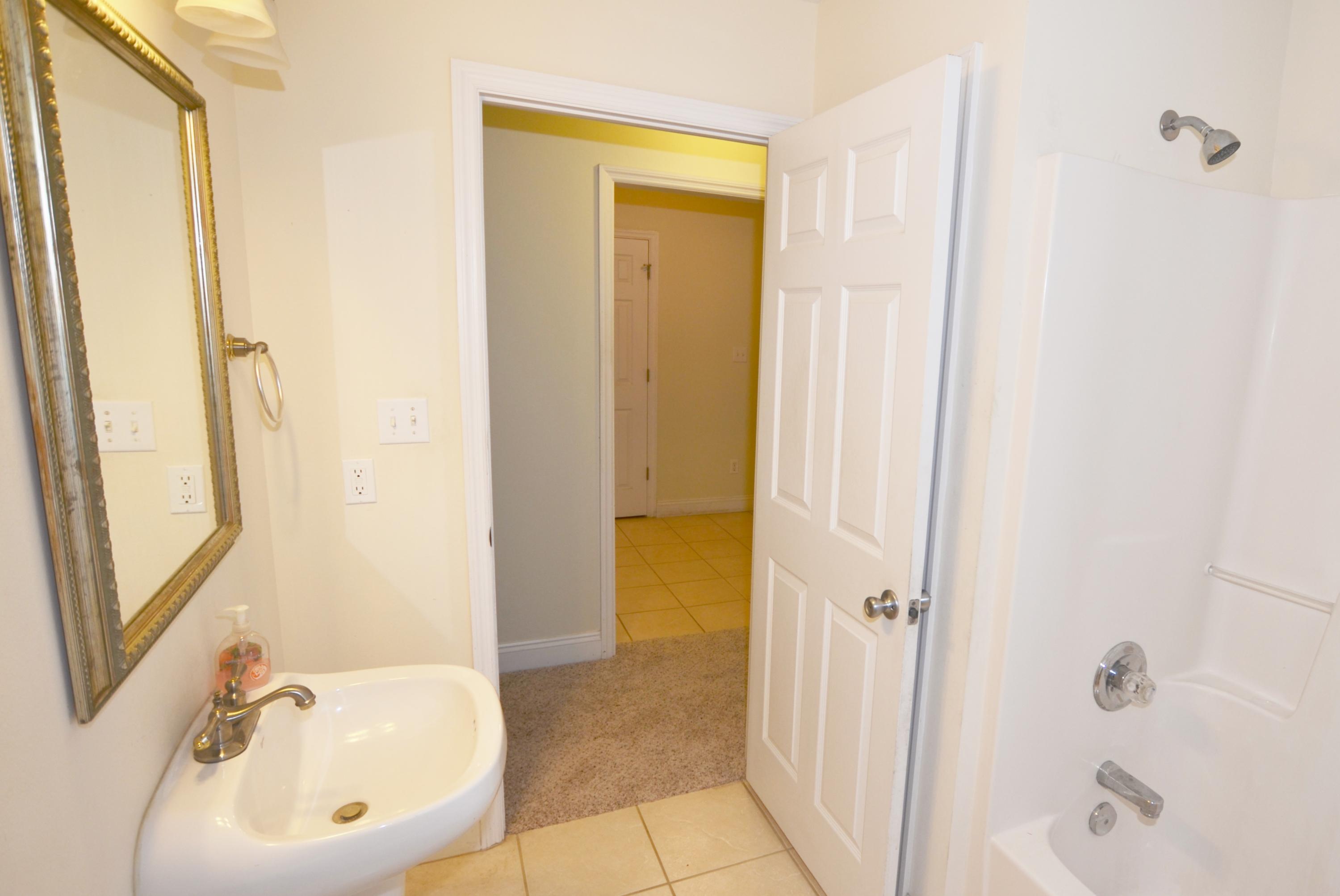 GARNETT BAYOU ESTATES - Residential Lease