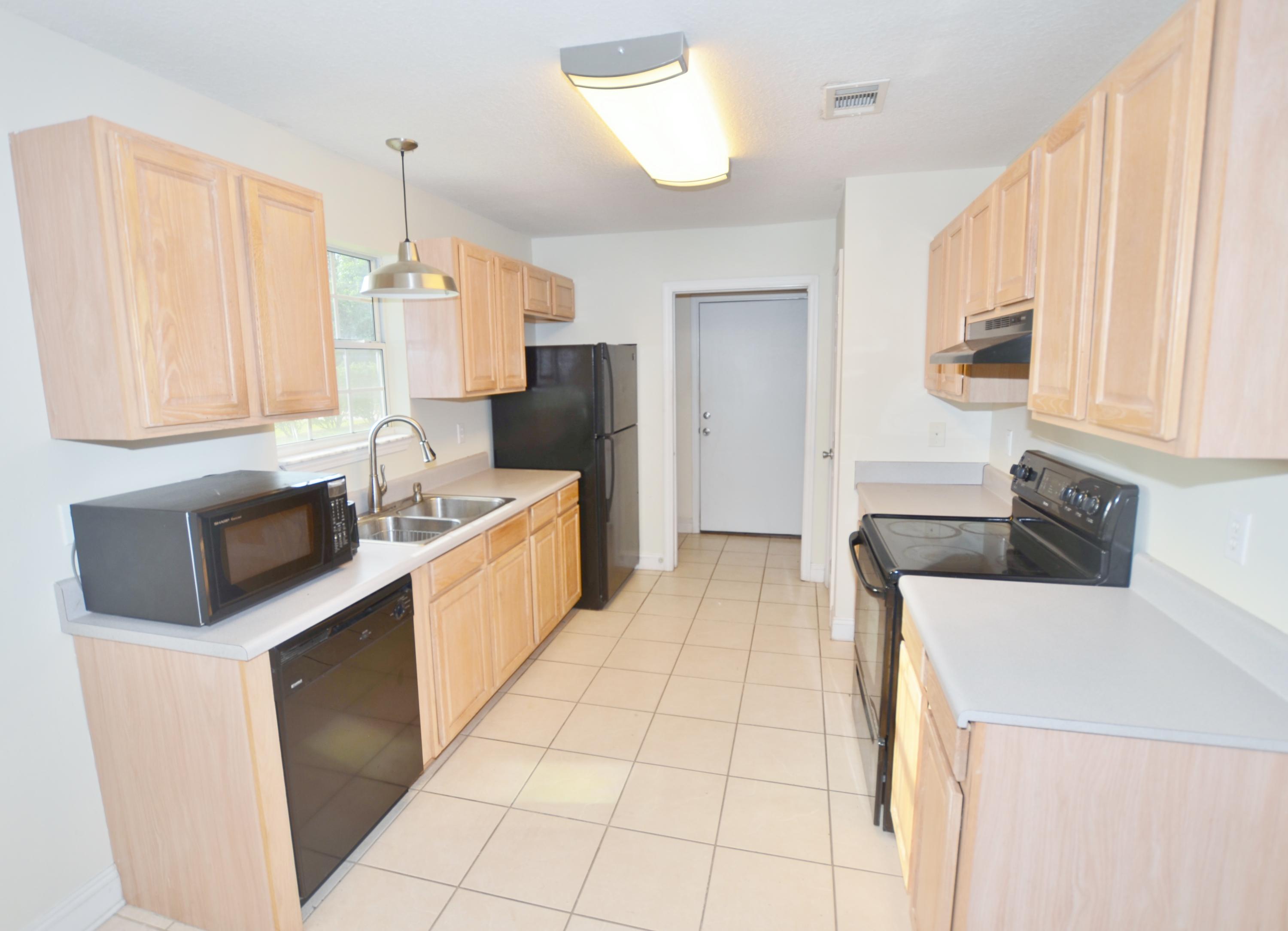 GARNETT BAYOU ESTATES - Residential Lease