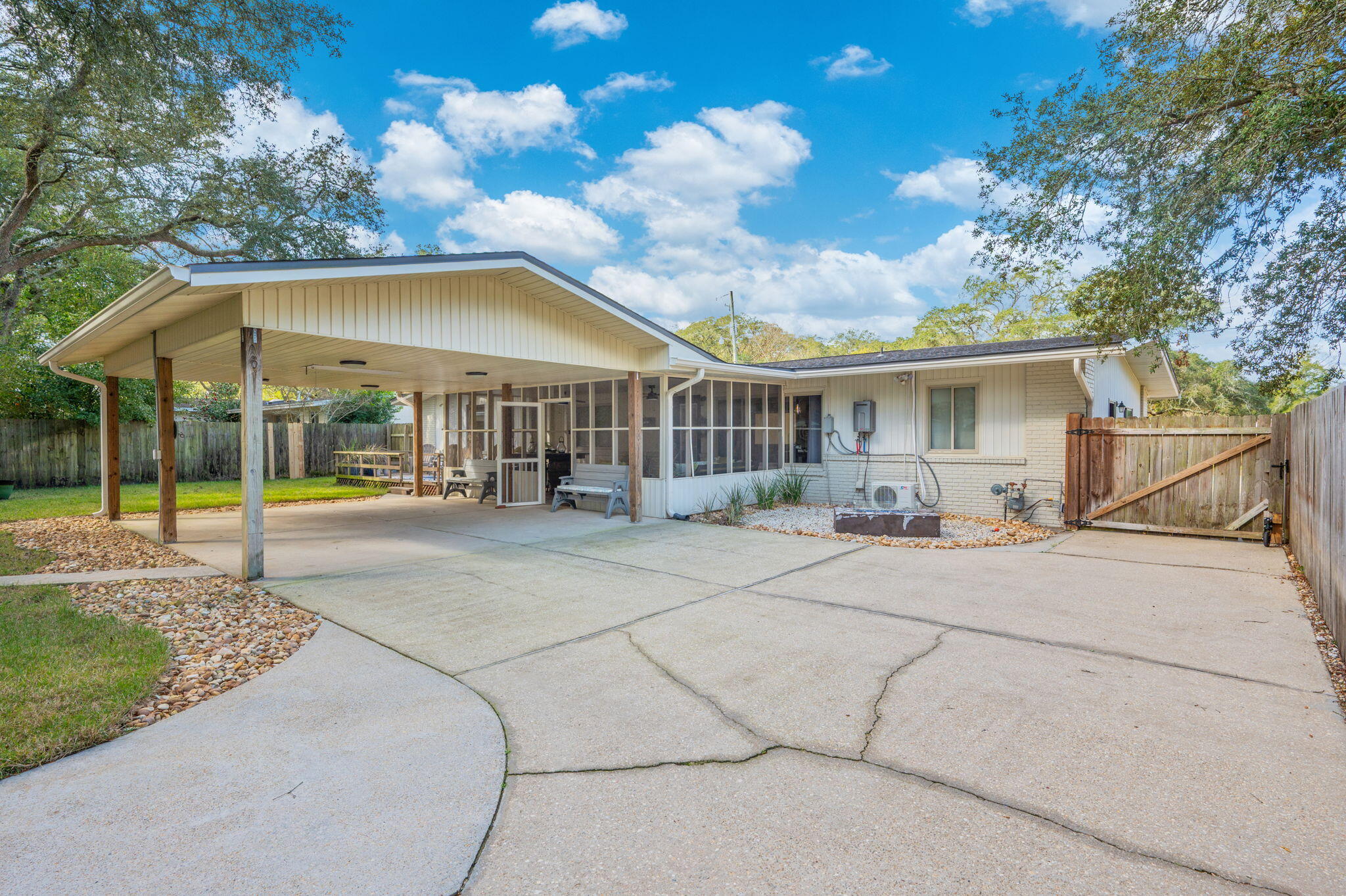 VILLA RUSS PARK - Residential