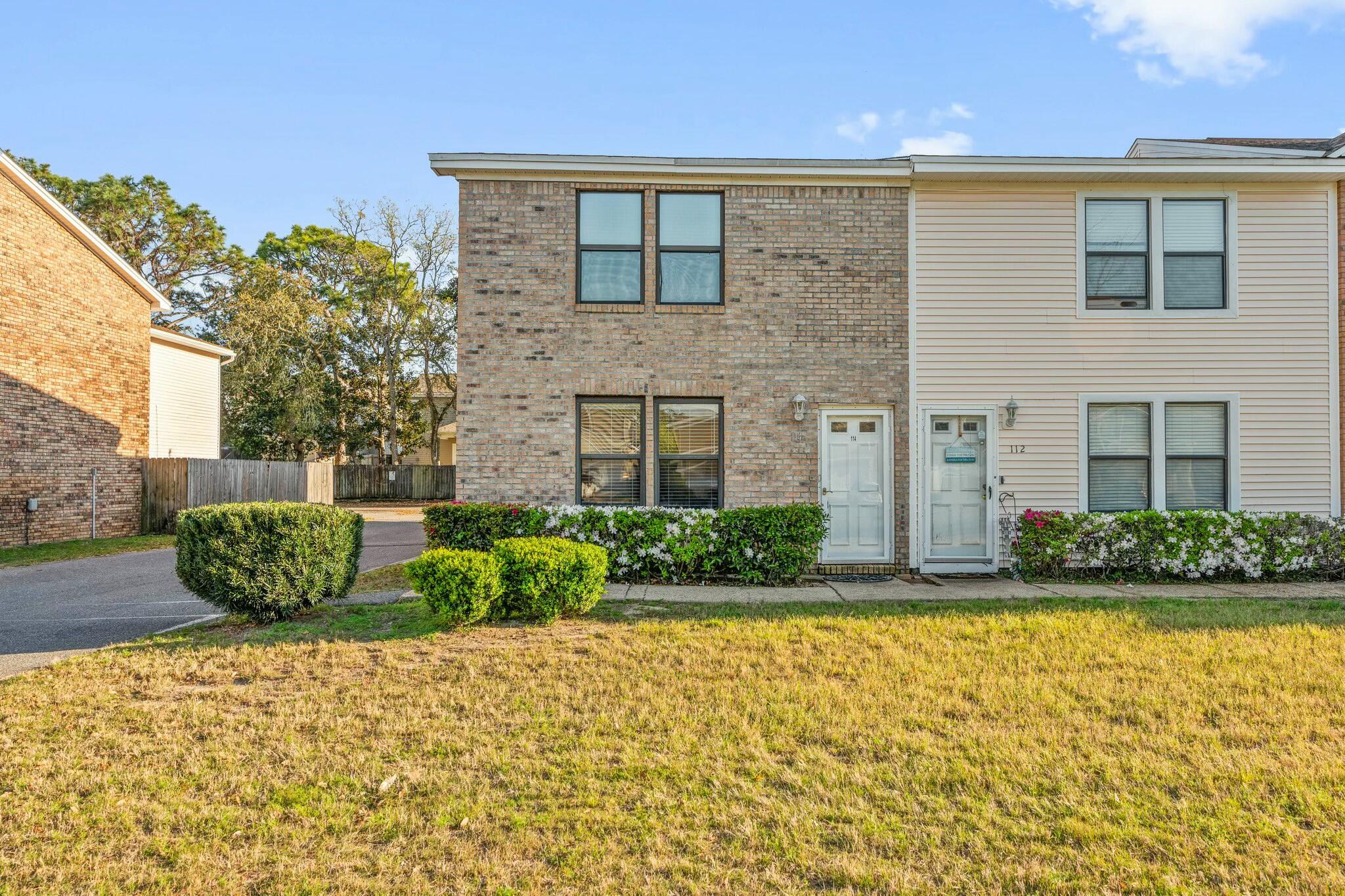COUNTRY VILLAS - Residential