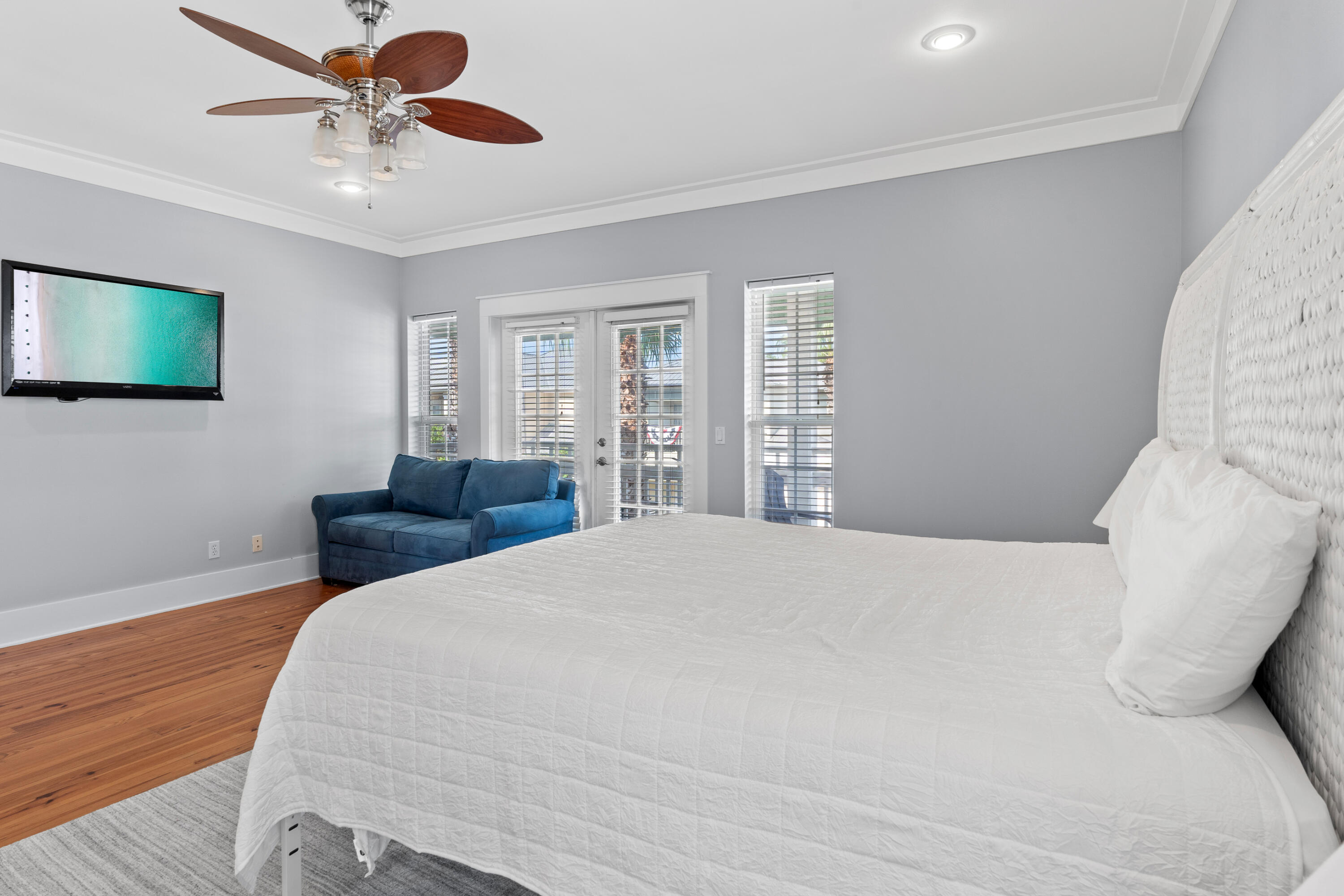 EMERALD WATERS VILLAGE - Residential