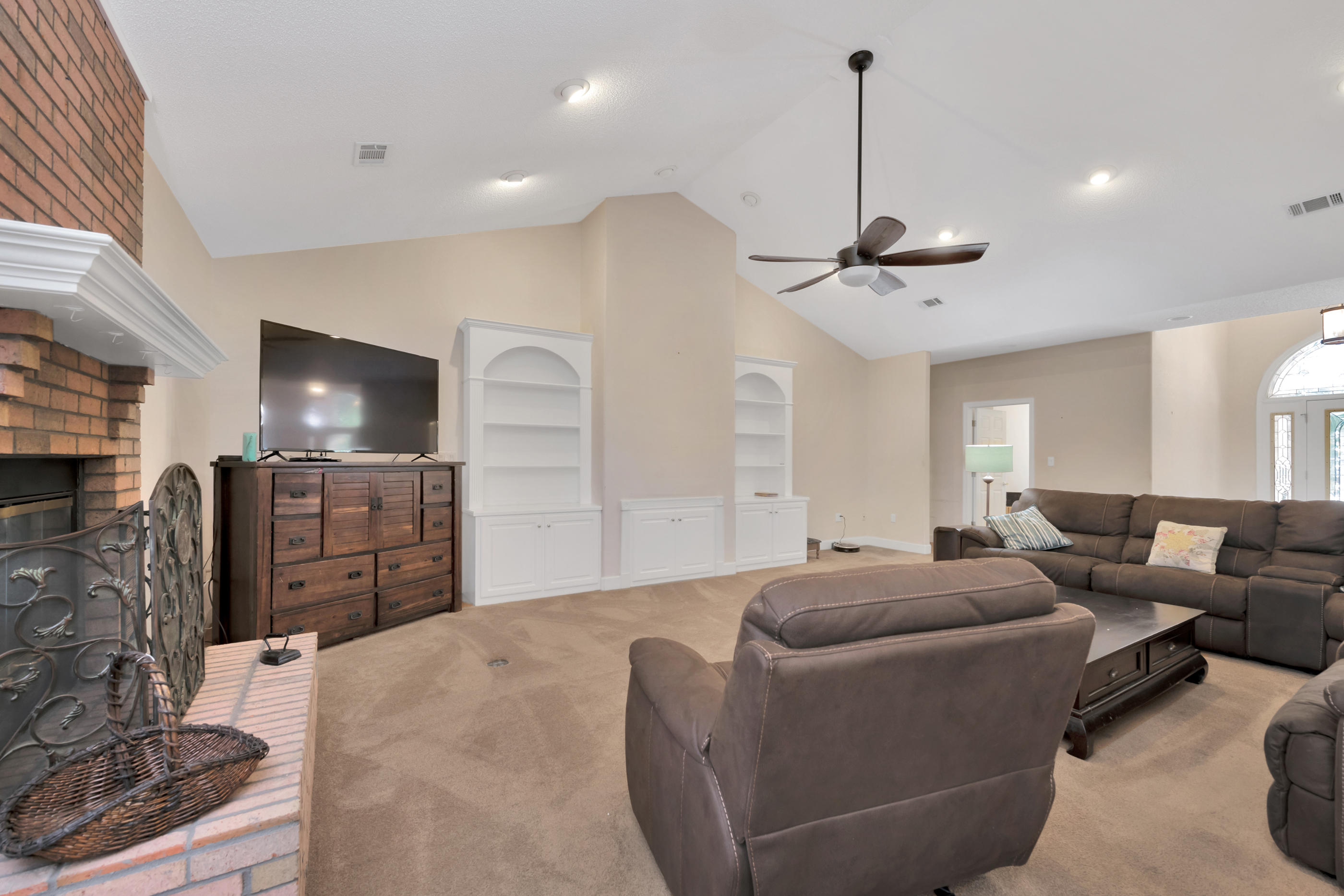 DANA POINTE - Residential