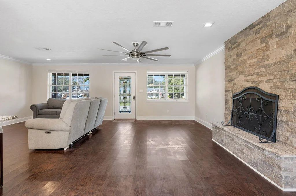 Niceville, Florida 32578, United States, 3 Bedrooms Bedrooms, ,2 BathroomsBathrooms,Residential,Pending,90951