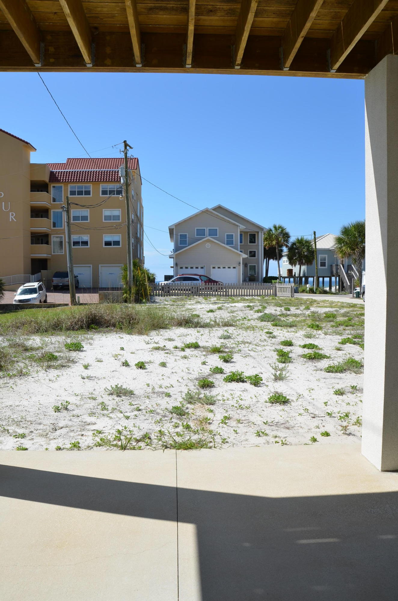 SNOWDRIFT BEACH - Land