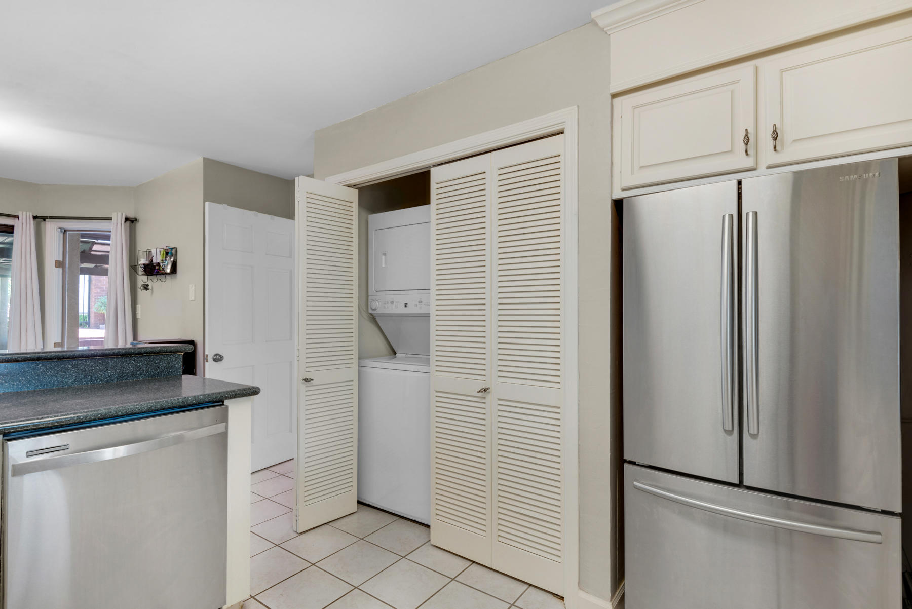 LAKE WAY VILLAS 1 - Residential