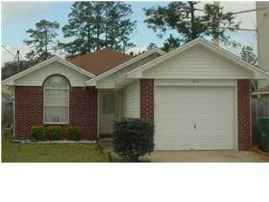 Great location close to both bases, Open floor plan, with a fenced in backyard. Have a look today.