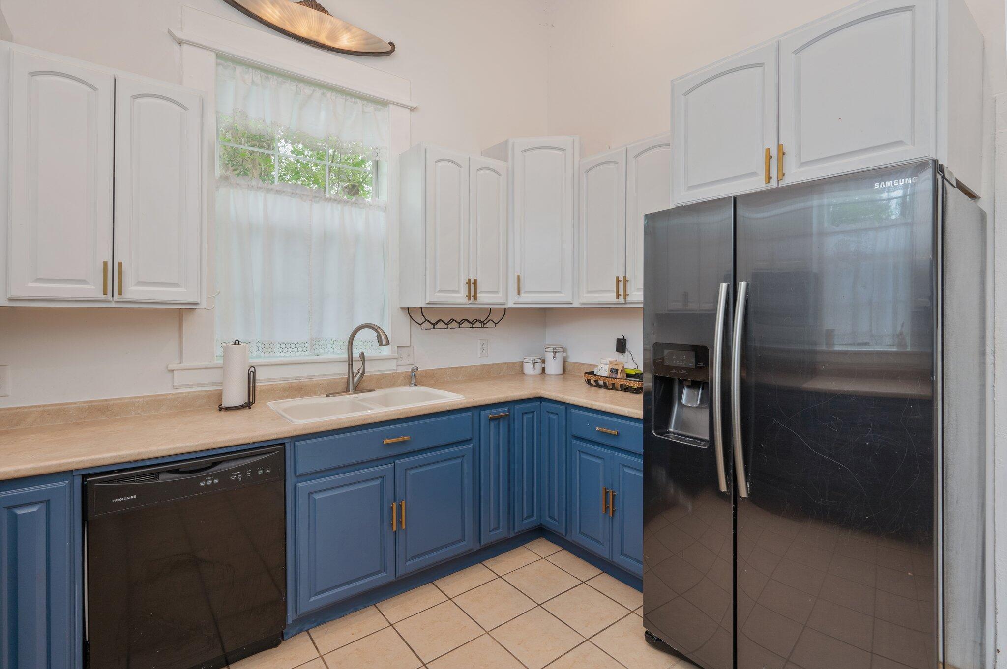 LOTS 17 & 18 BLK 18 HUGHES - Residential