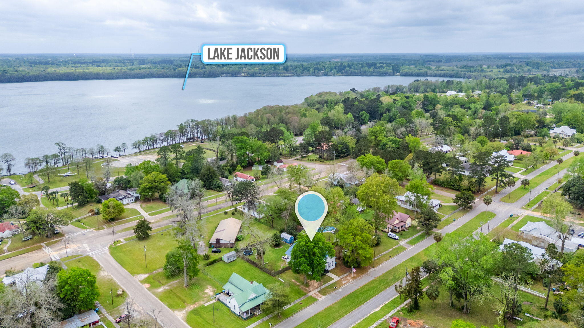 LOTS 17 & 18 BLK 18 HUGHES - Residential