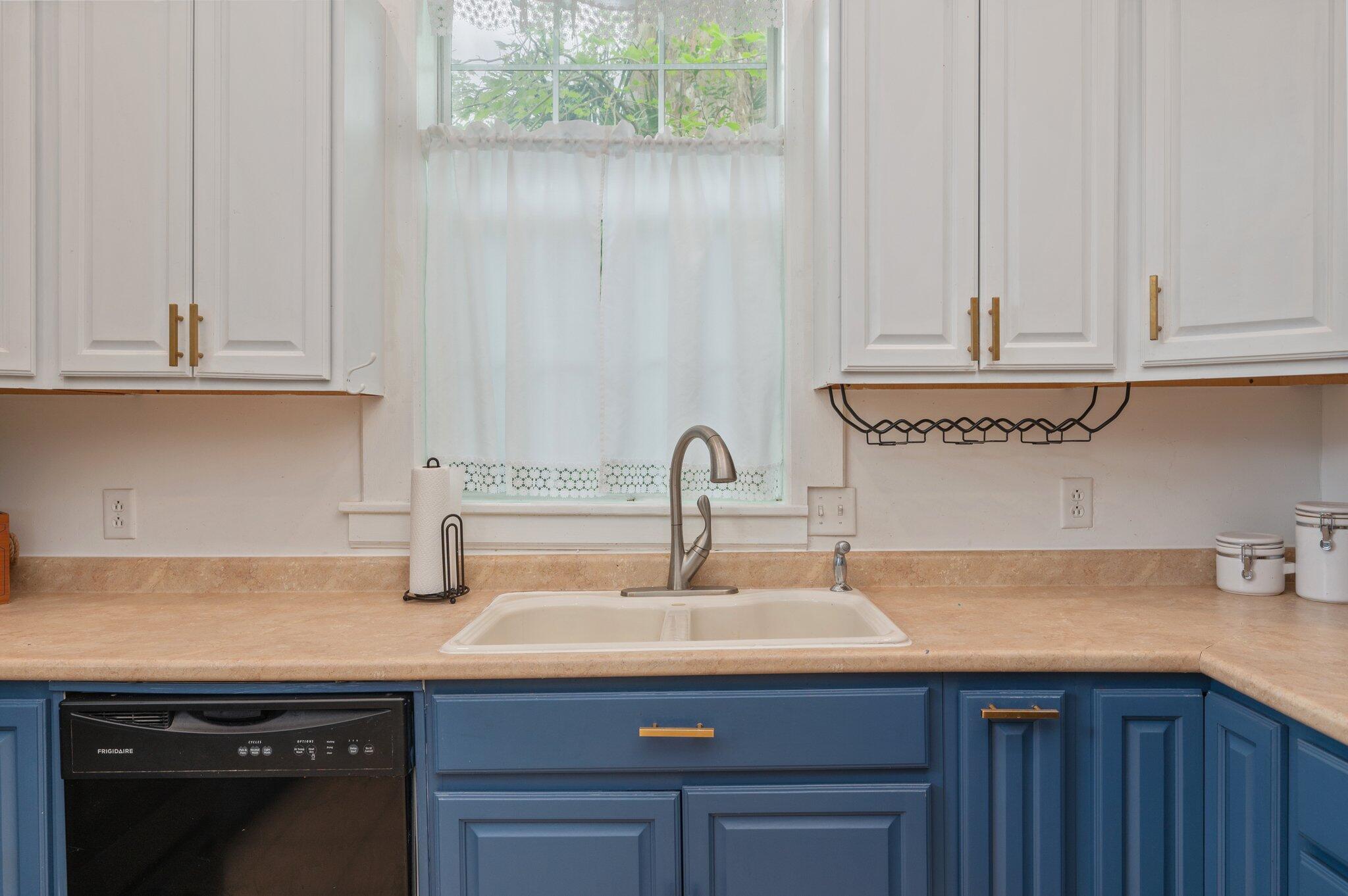 LOTS 17 & 18 BLK 18 HUGHES - Residential