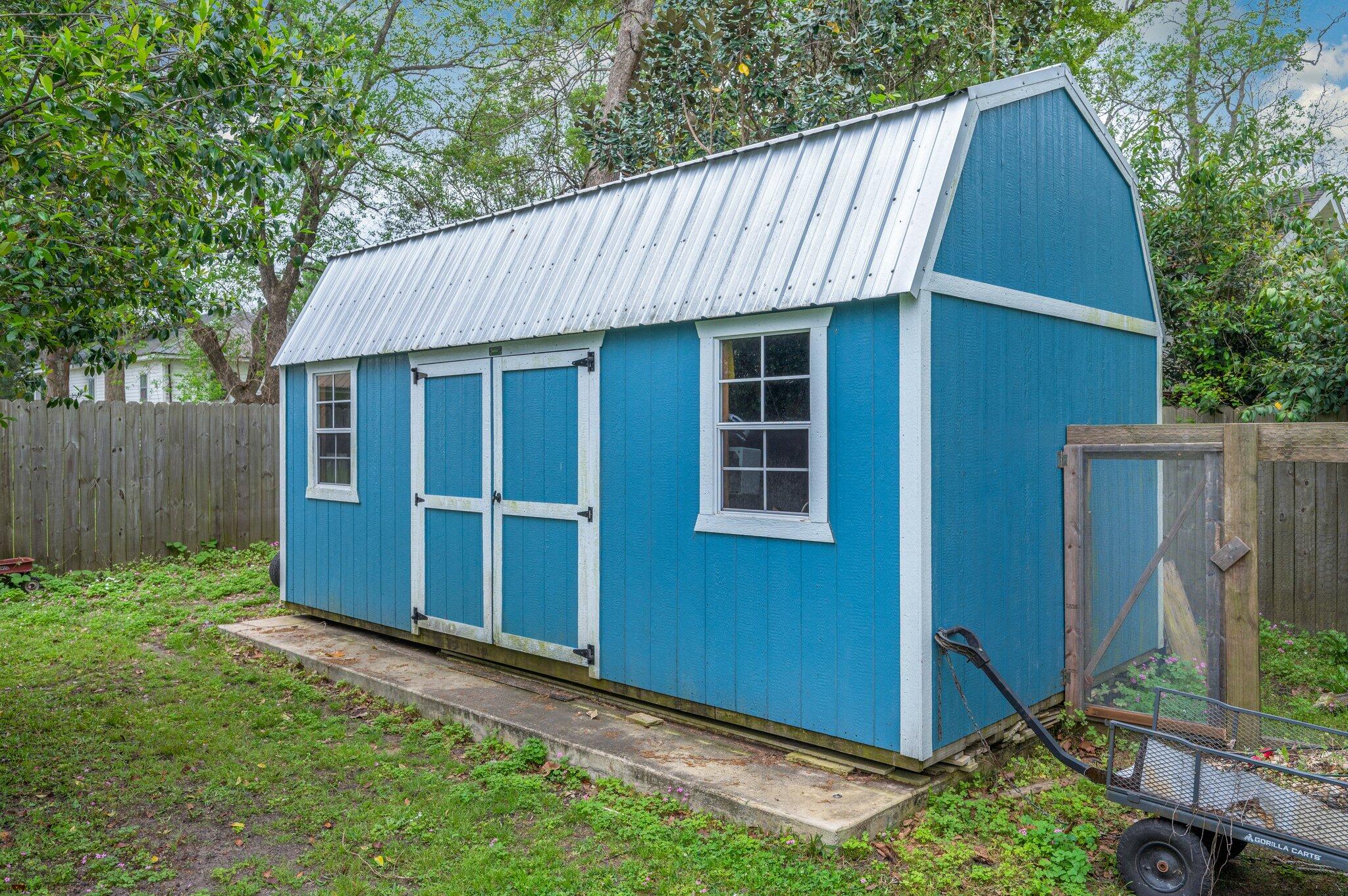 LOTS 17 & 18 BLK 18 HUGHES - Residential