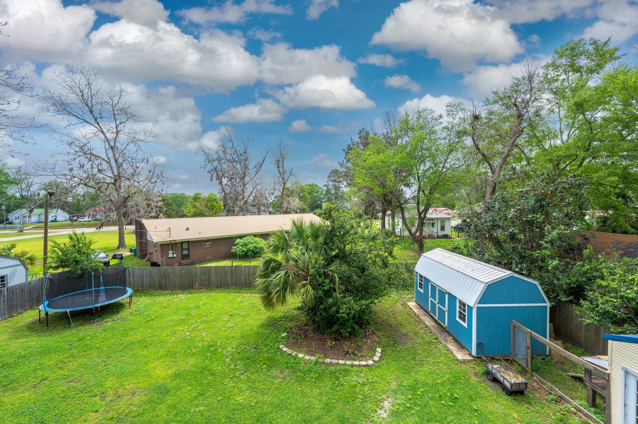 LOTS 17 & 18 BLK 18 HUGHES - Residential