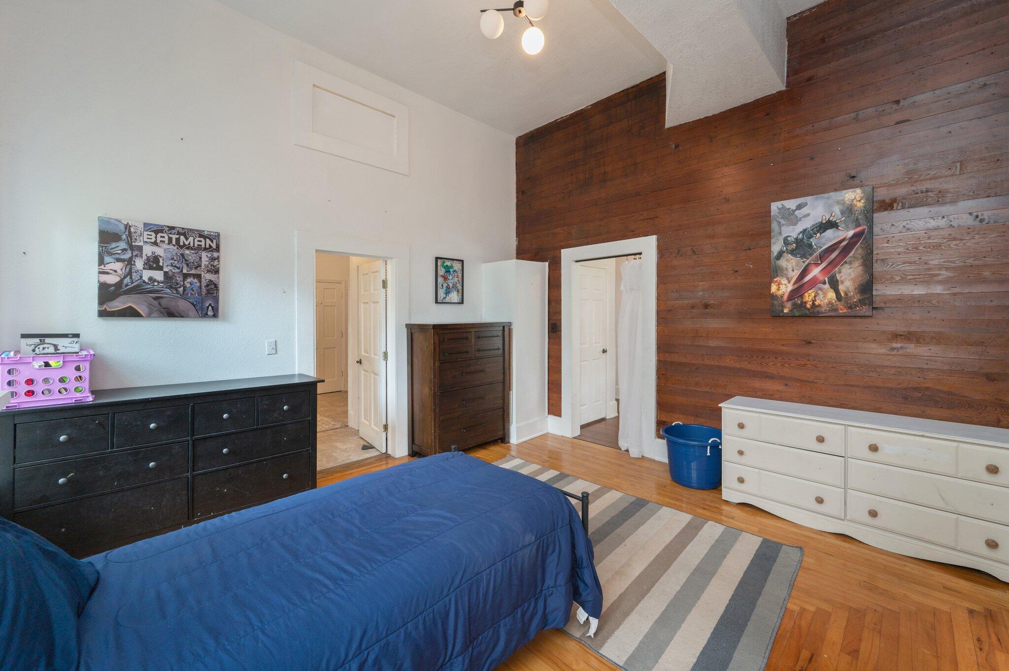 LOTS 17 & 18 BLK 18 HUGHES - Residential