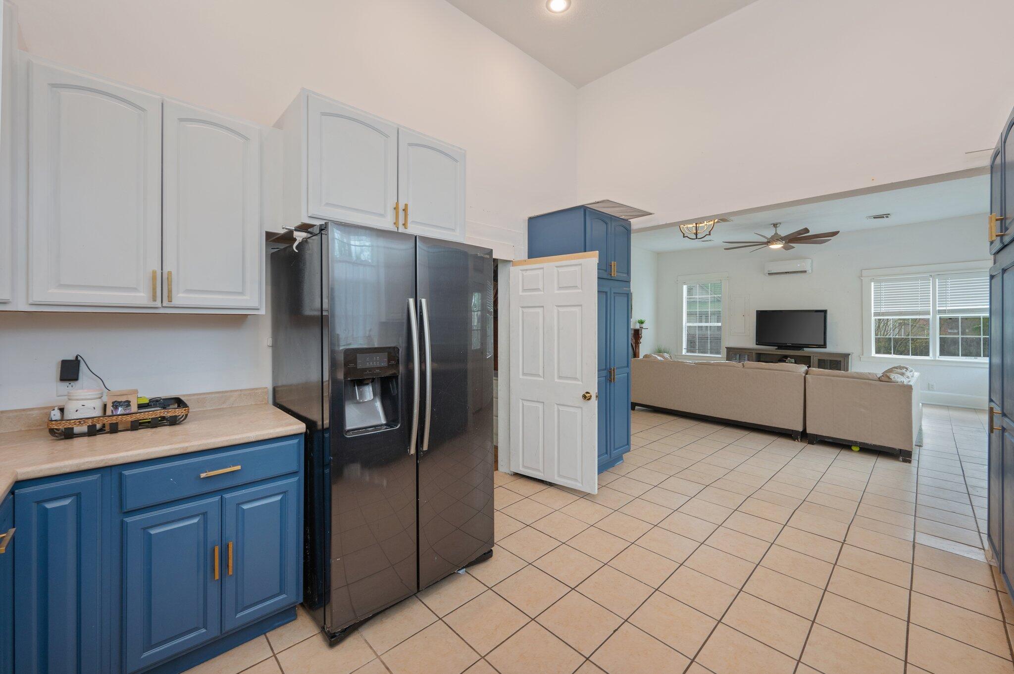 LOTS 17 & 18 BLK 18 HUGHES - Residential