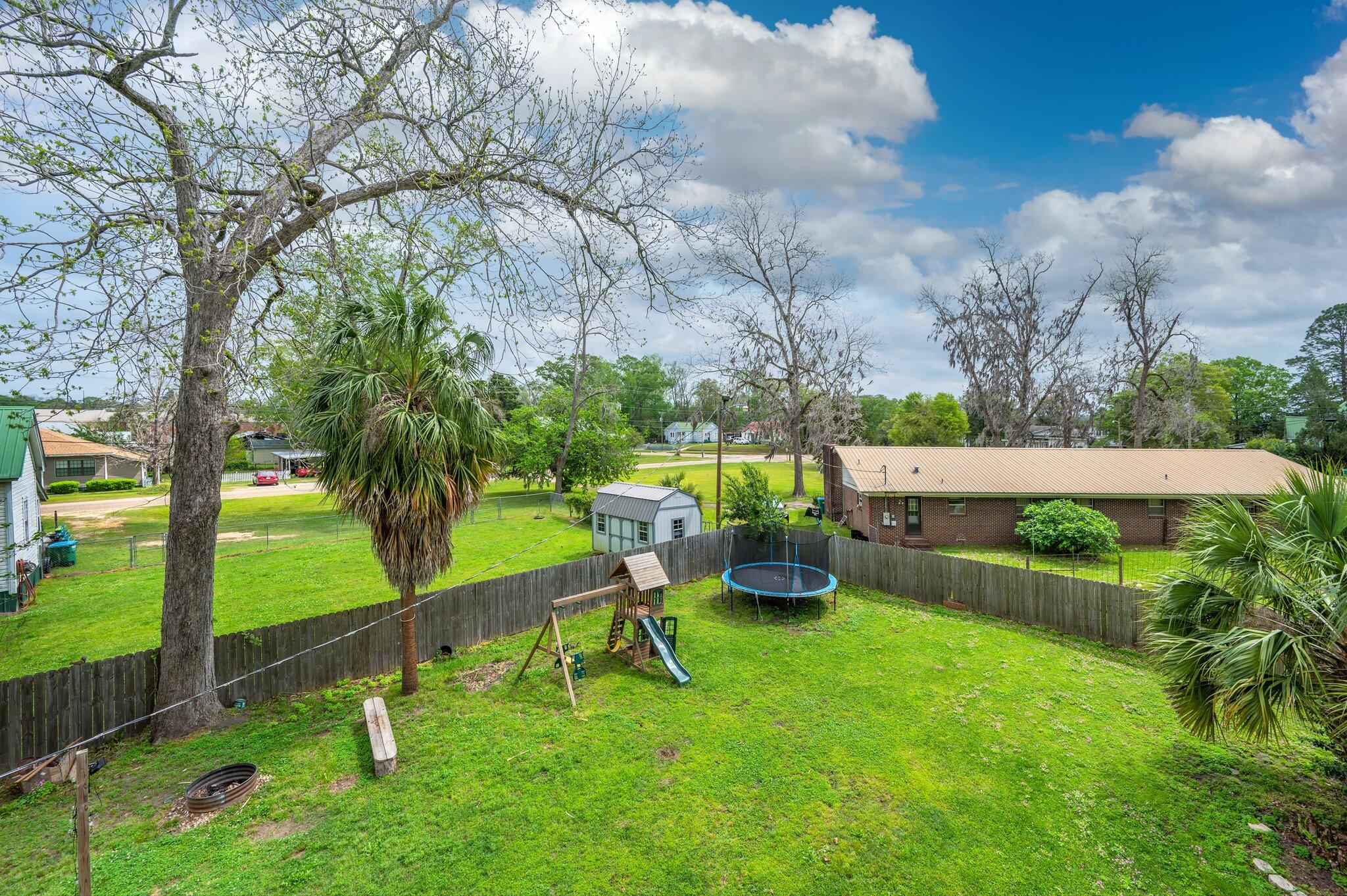 LOTS 17 & 18 BLK 18 HUGHES - Residential