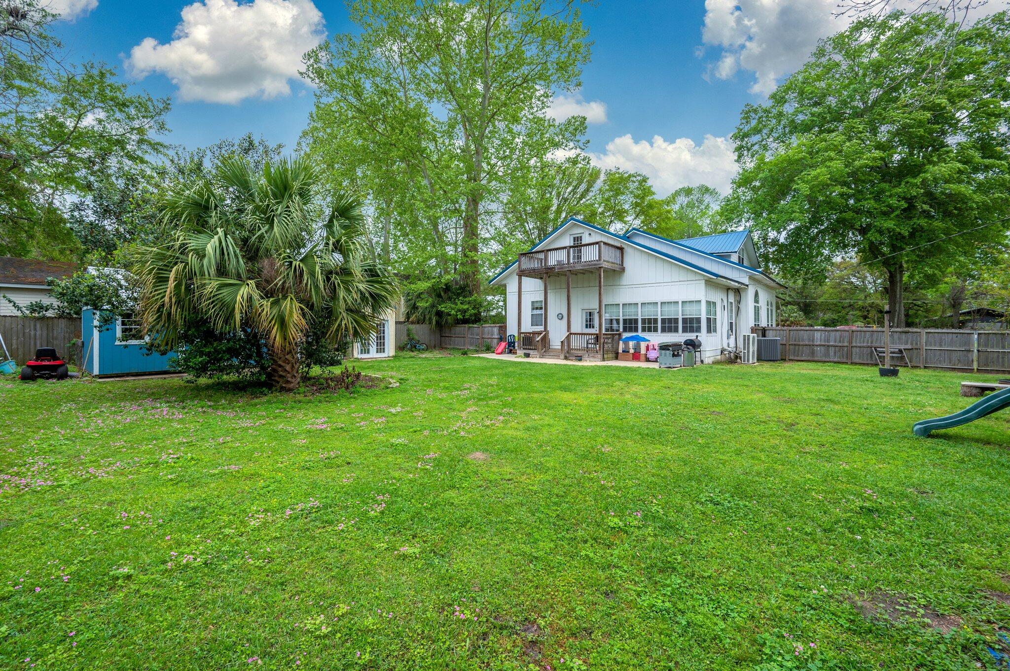 LOTS 17 & 18 BLK 18 HUGHES - Residential