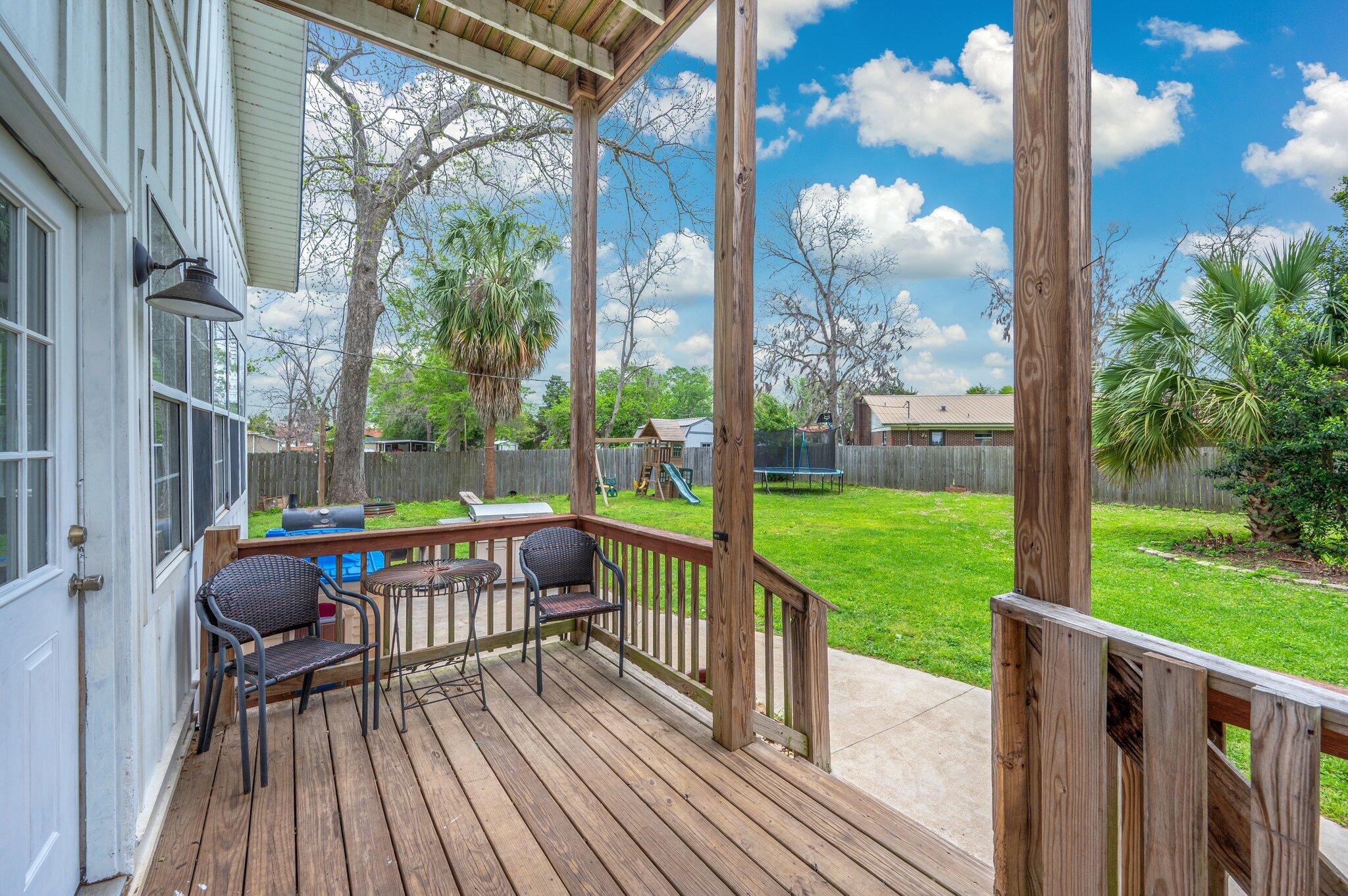 LOTS 17 & 18 BLK 18 HUGHES - Residential