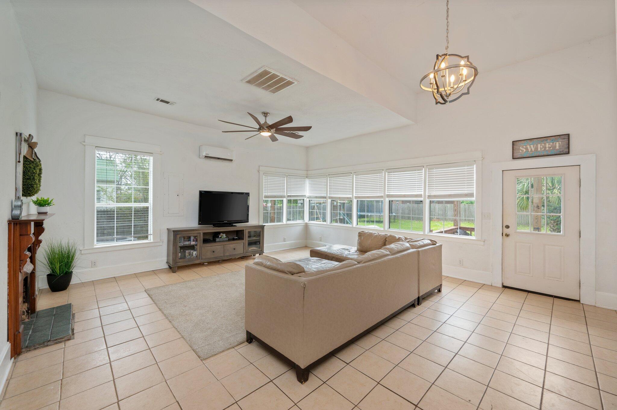 LOTS 17 & 18 BLK 18 HUGHES - Residential