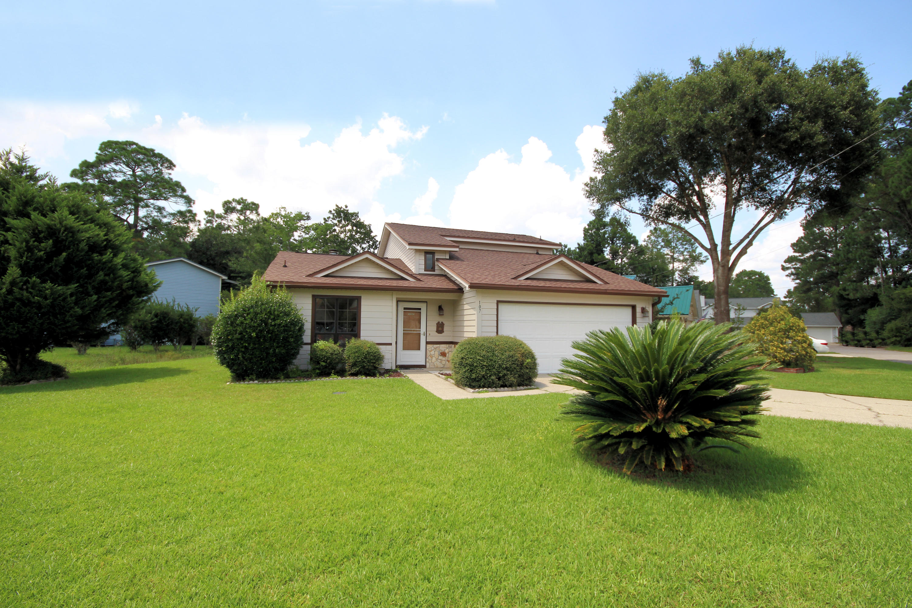 CRYSTAL LAKE ESTATES LOT 8 - Residential