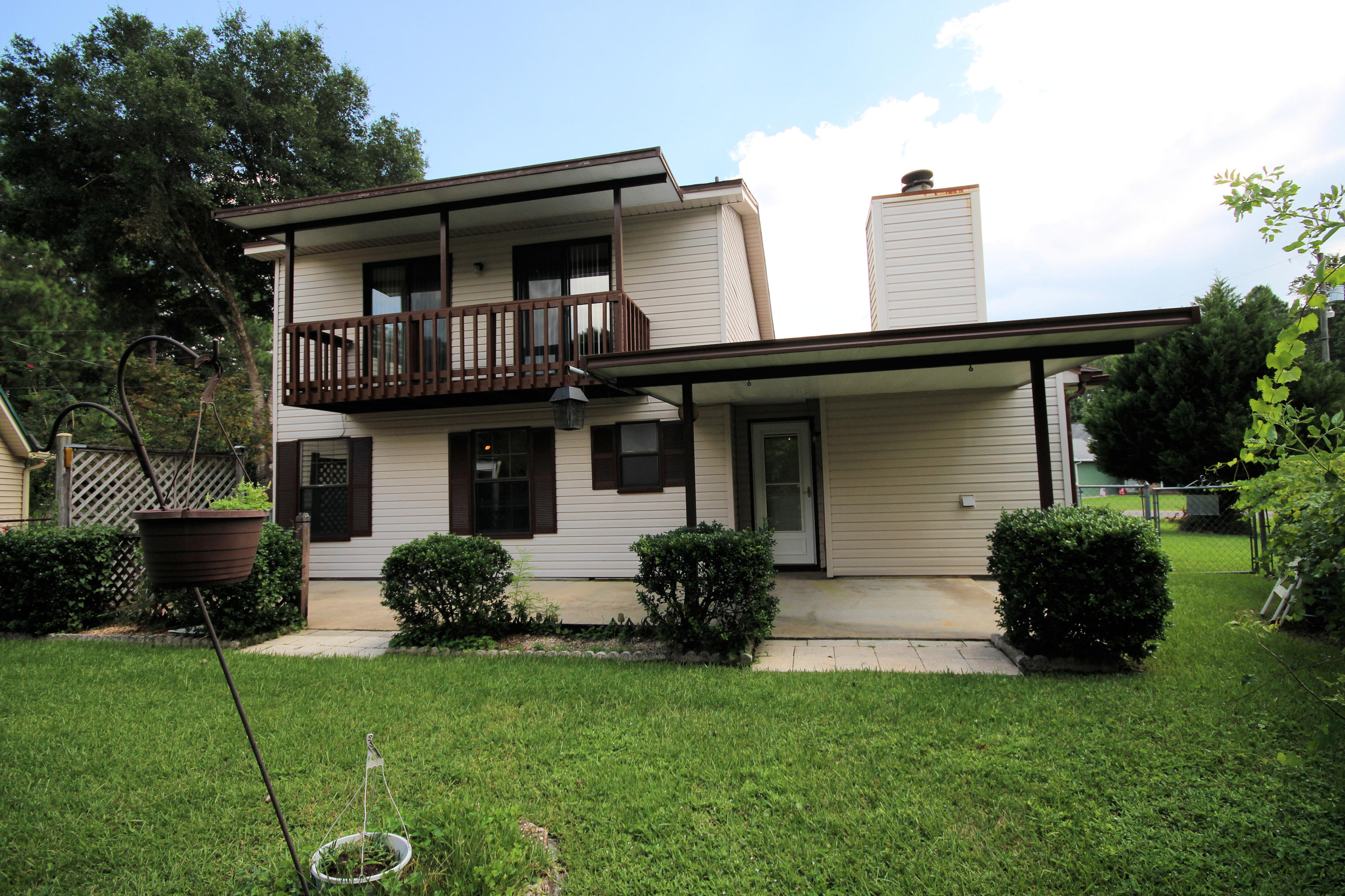 CRYSTAL LAKE ESTATES LOT 8 - Residential