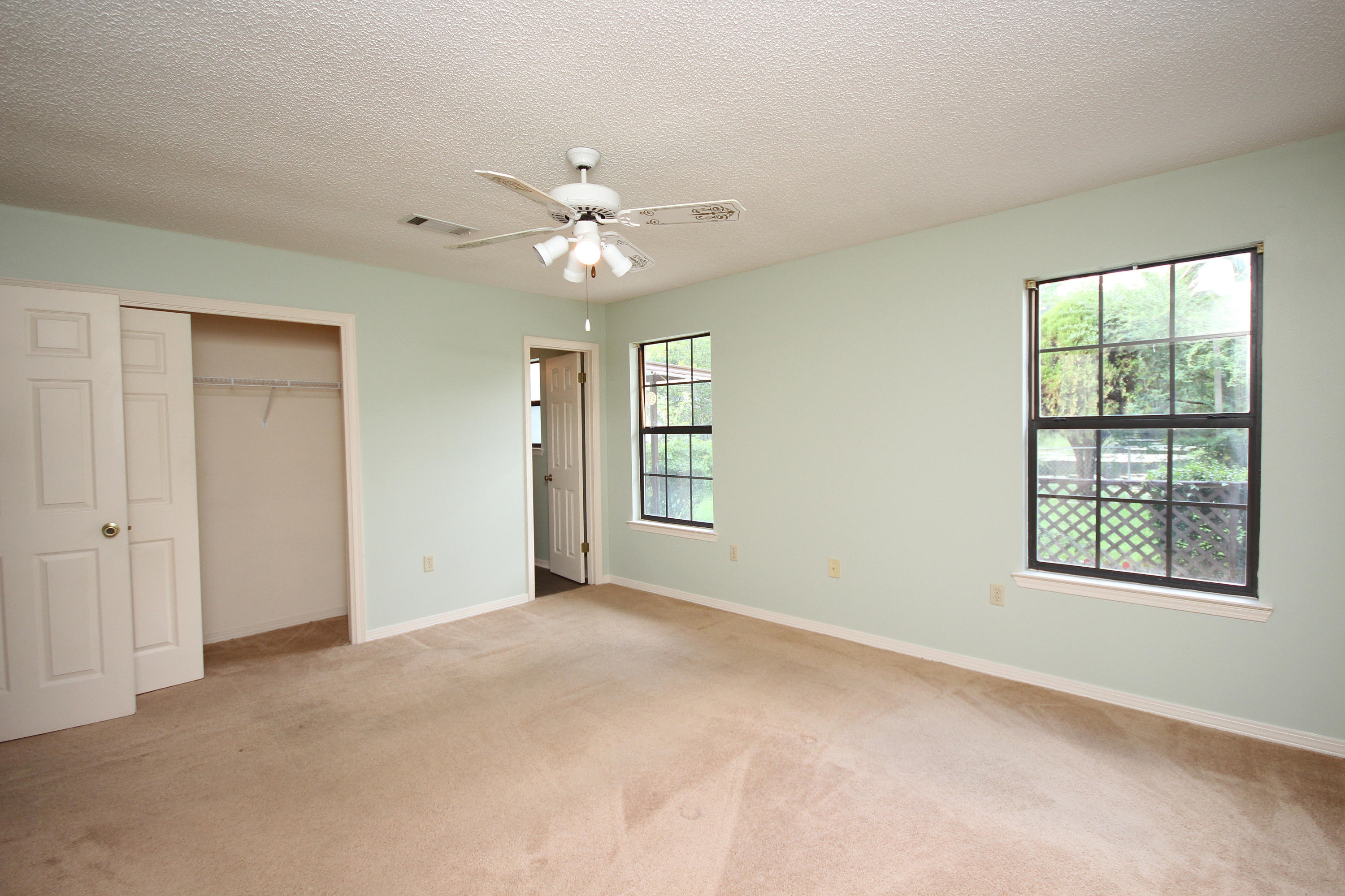 CRYSTAL LAKE ESTATES LOT 8 - Residential