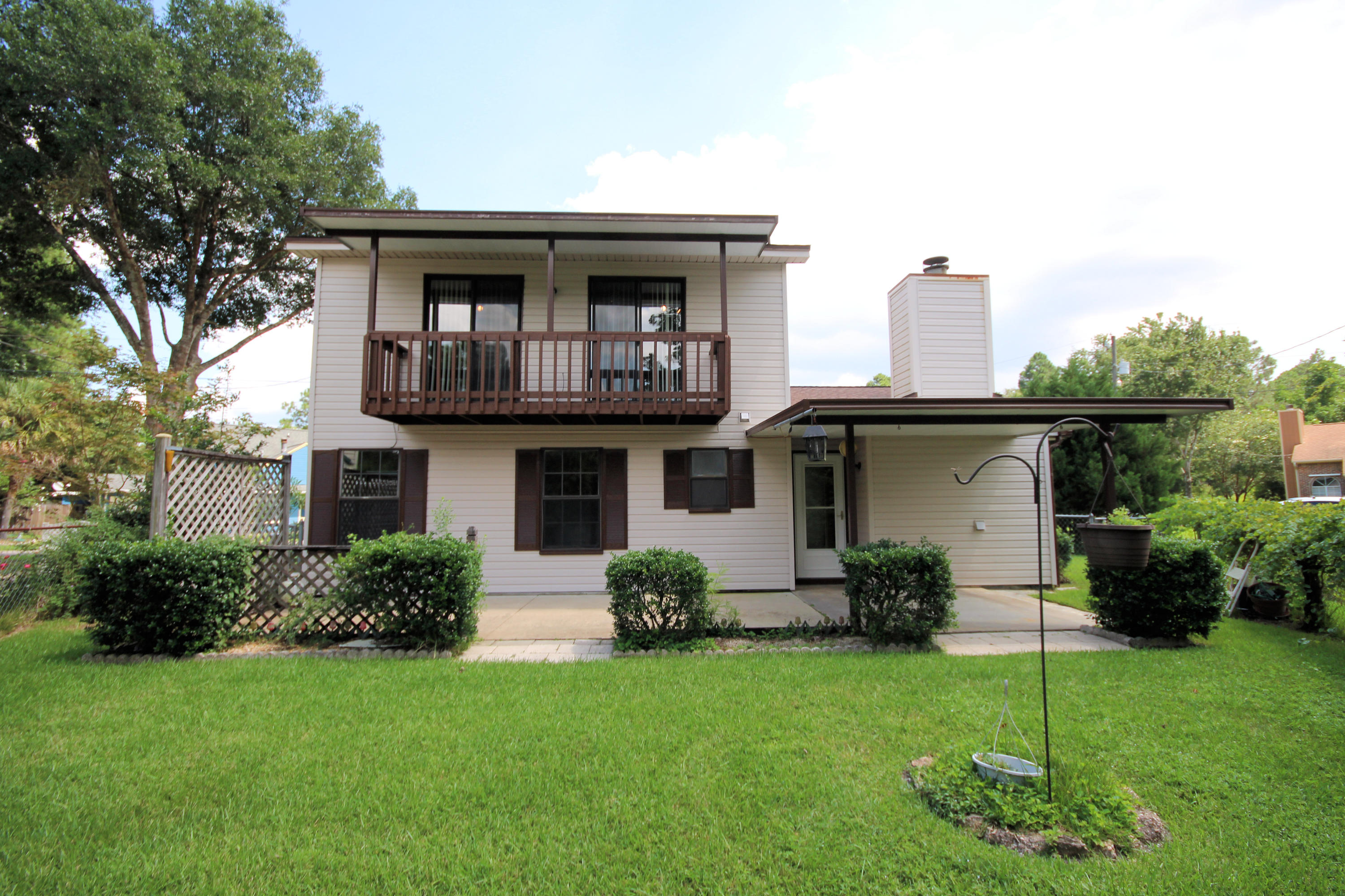 CRYSTAL LAKE ESTATES LOT 8 - Residential