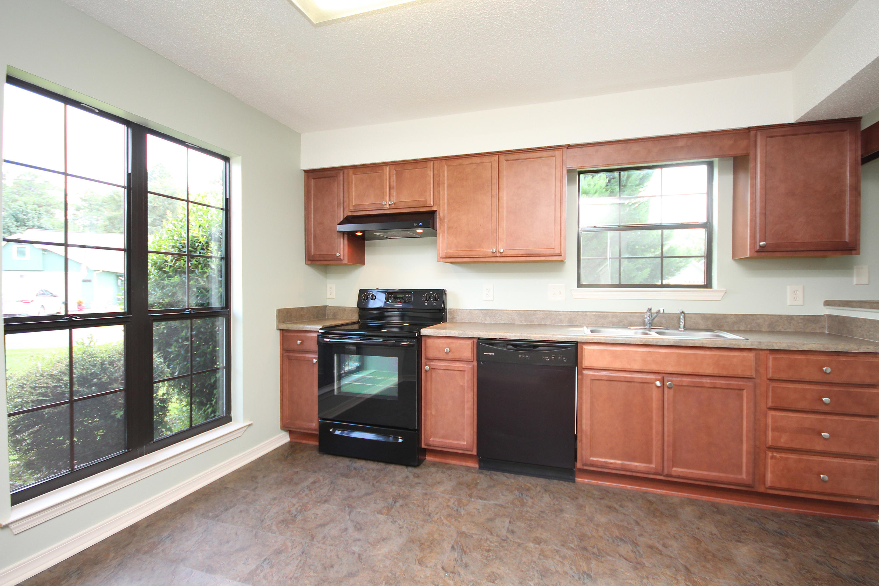 CRYSTAL LAKE ESTATES LOT 8 - Residential