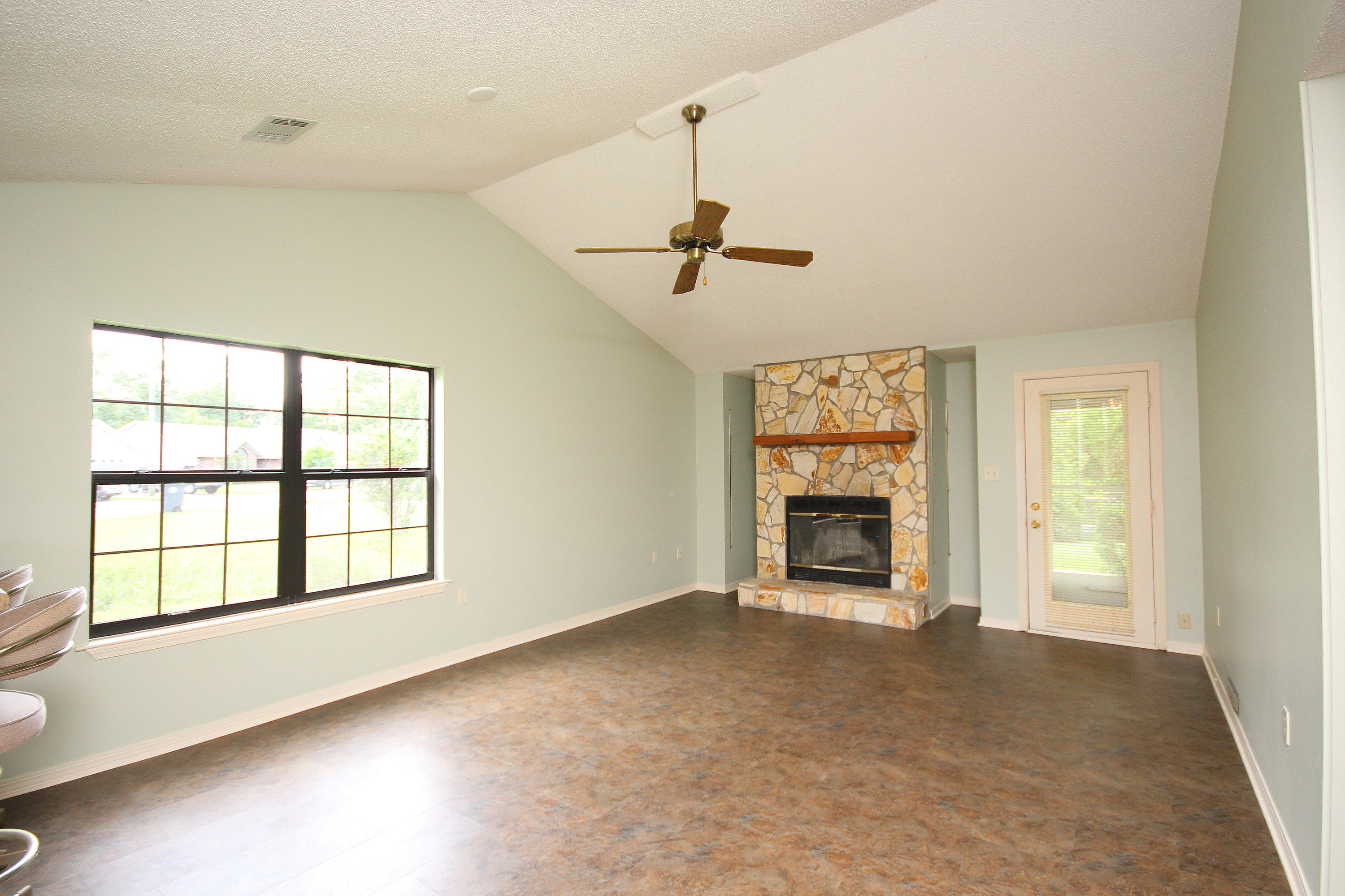 CRYSTAL LAKE ESTATES LOT 8 - Residential