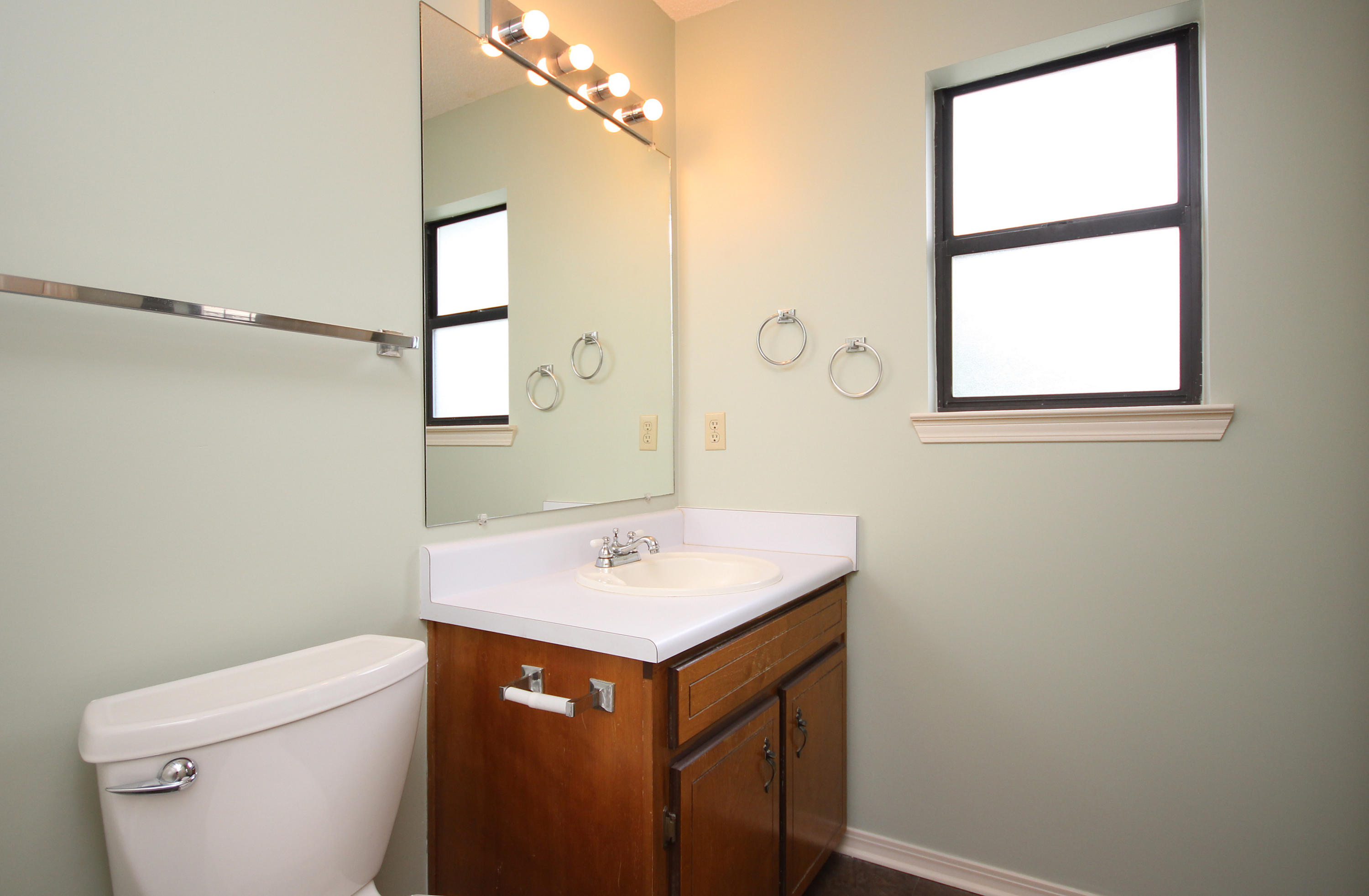 CRYSTAL LAKE ESTATES LOT 8 - Residential