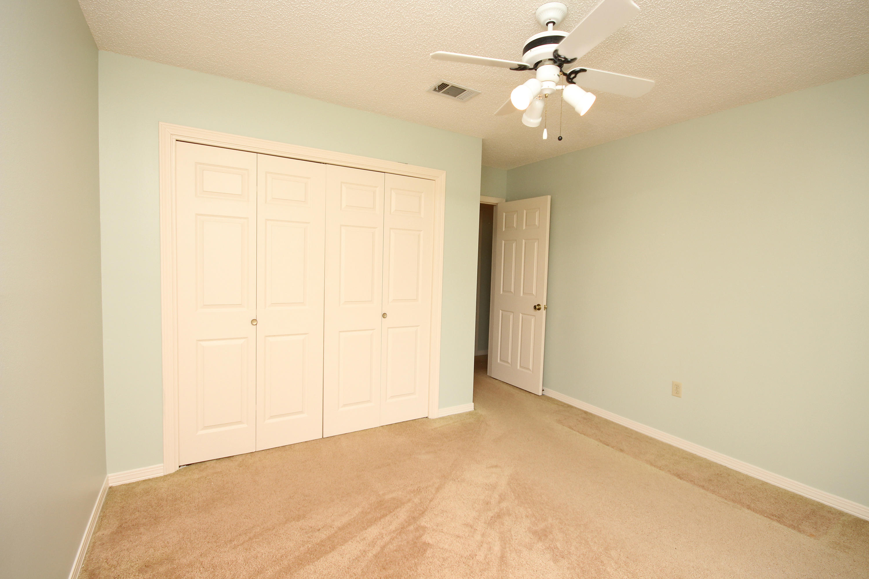 CRYSTAL LAKE ESTATES LOT 8 - Residential