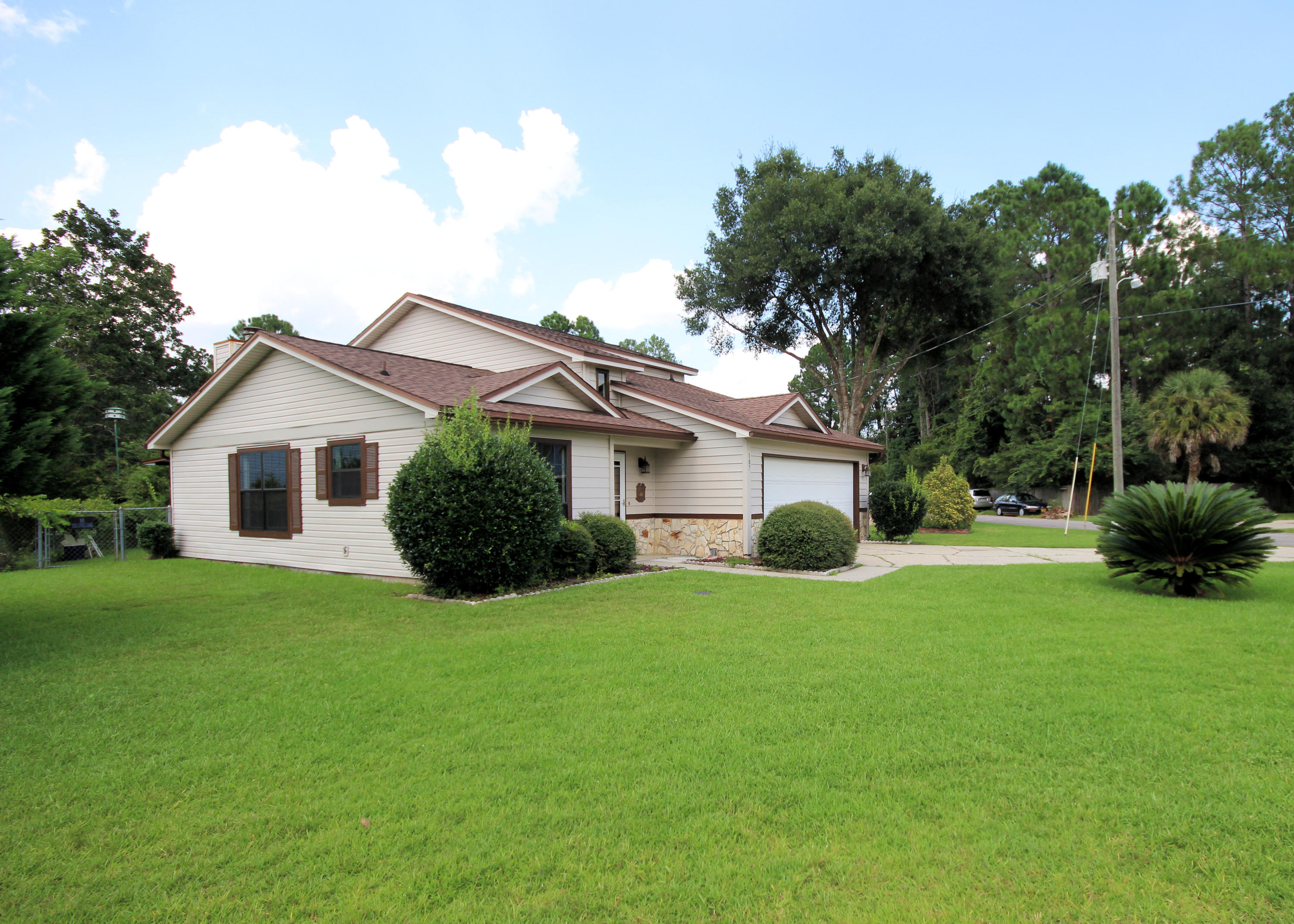 CRYSTAL LAKE ESTATES LOT 8 - Residential