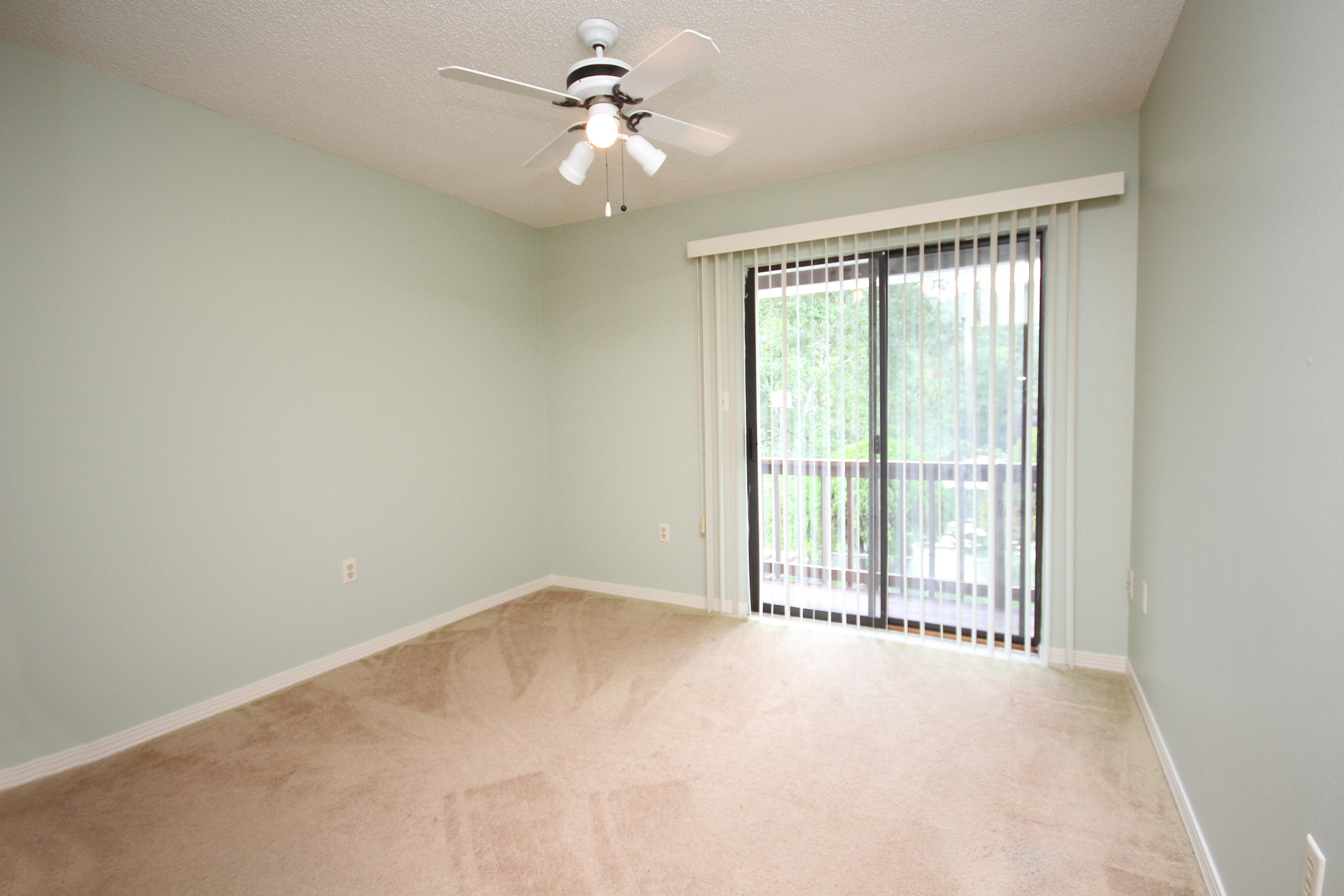 CRYSTAL LAKE ESTATES LOT 8 - Residential