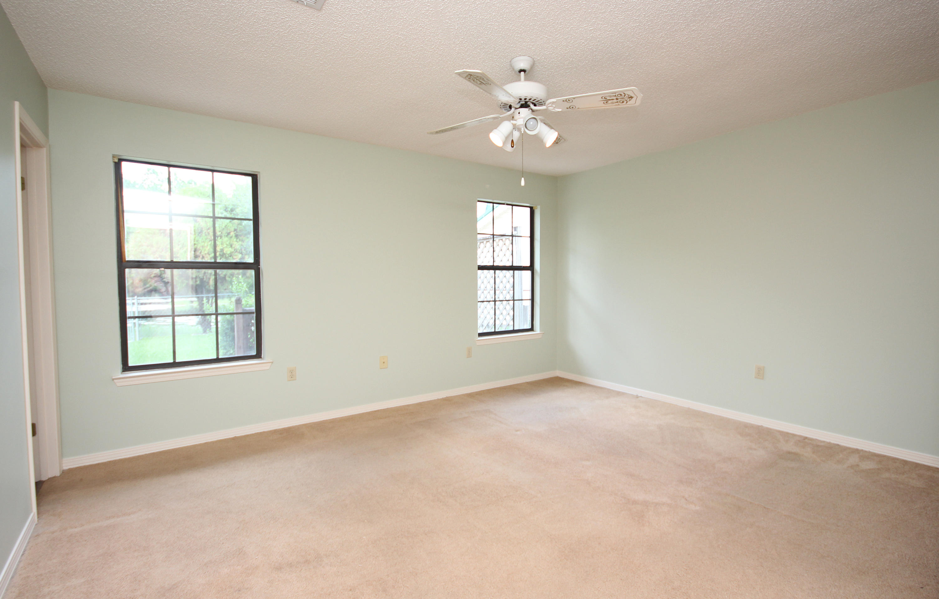 CRYSTAL LAKE ESTATES LOT 8 - Residential