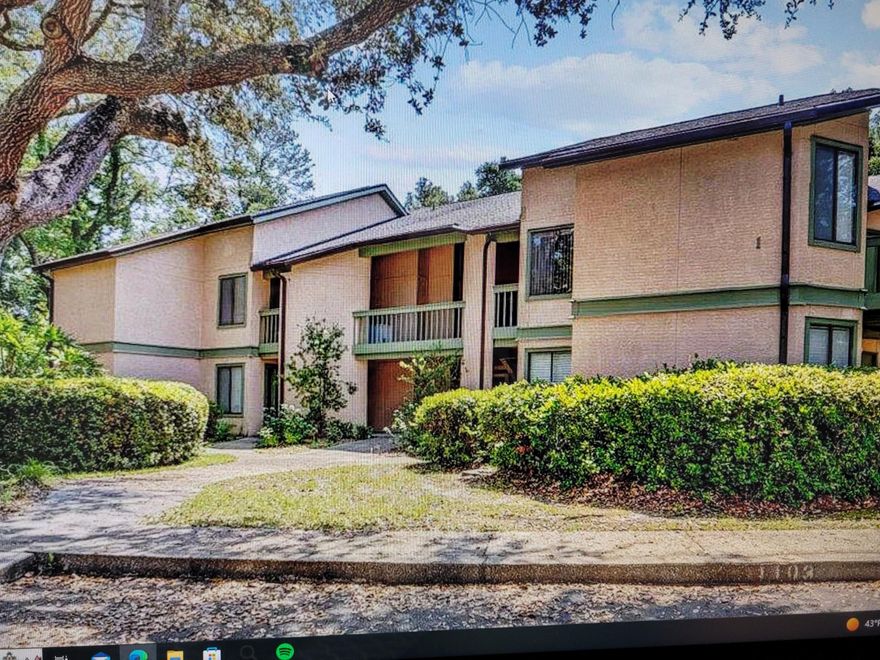 Garden Oaks is located in Bluewater Bay, Great location with plenty of amenities.Close to Schools, shopping, Destin beaches