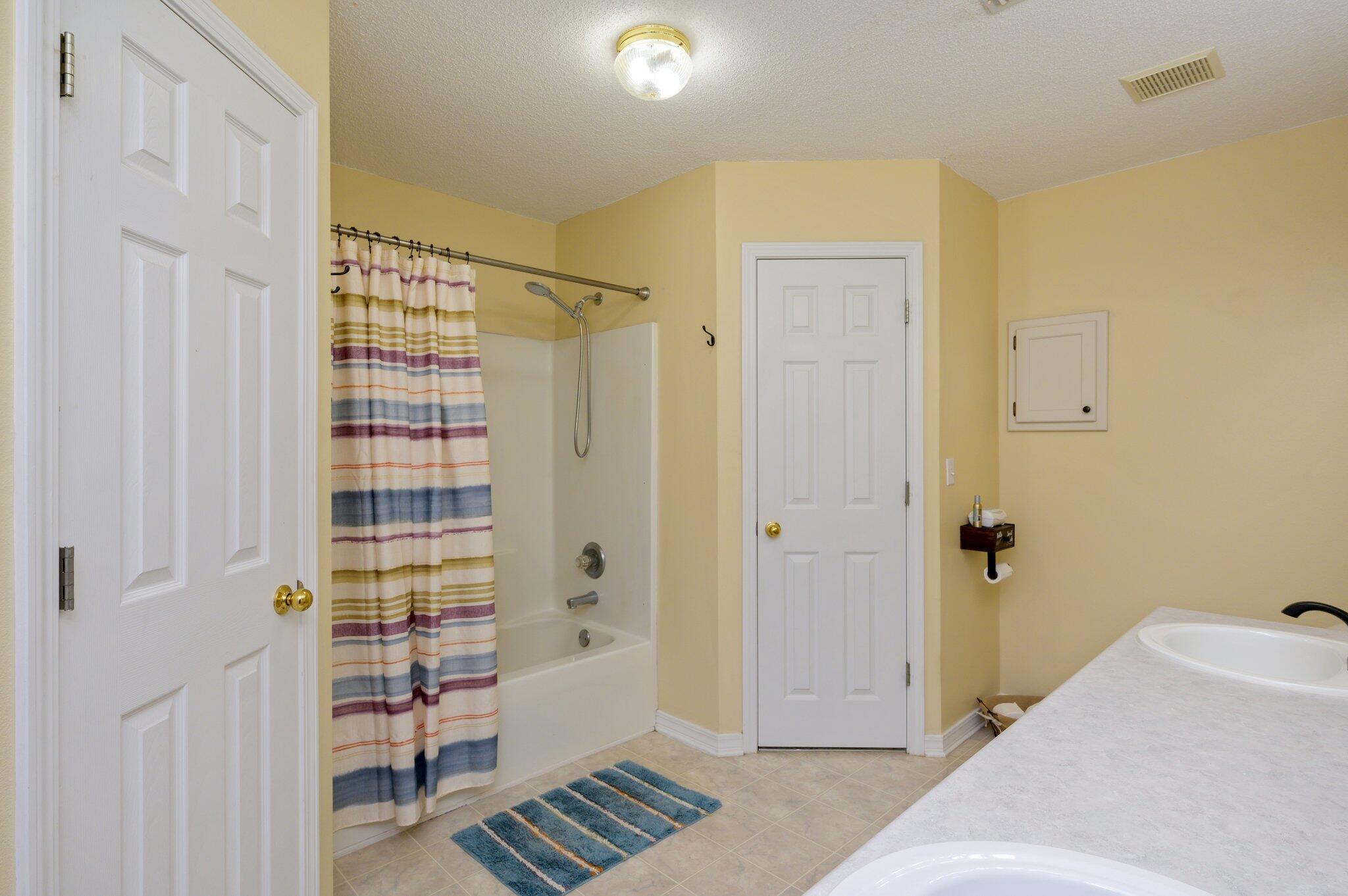 FOXWOOD ADDITION S/D - Residential Lease