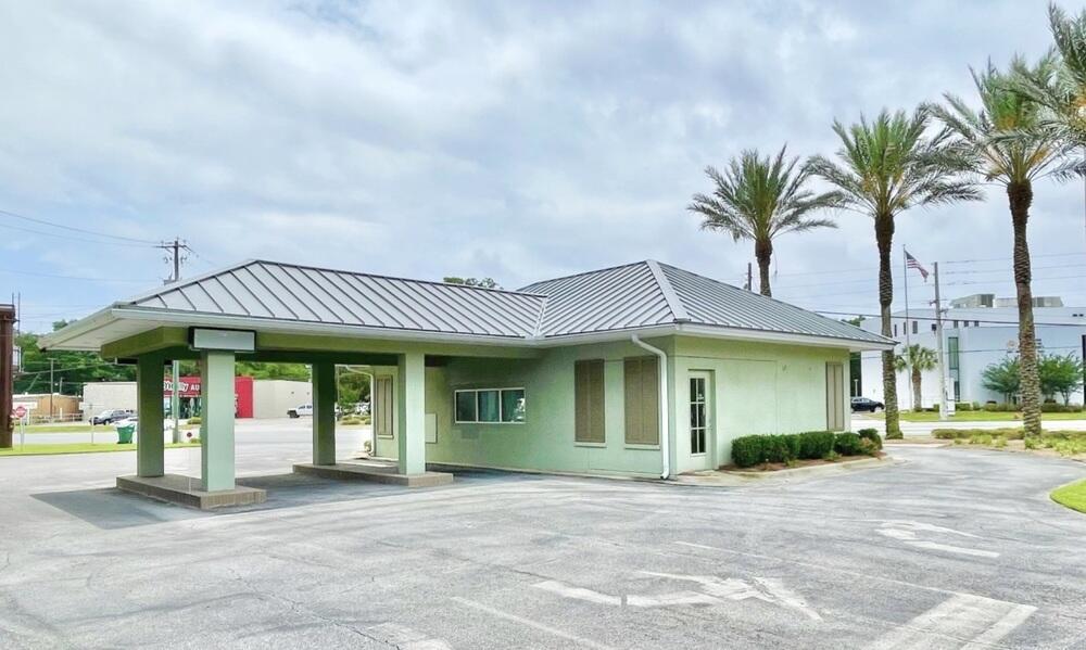 Former bank branch in very good condition and ready for immediate occupancy. Located at a traffic signal-controlled intersection location with Average Annual Daily Traffic count of 44,000 cars per day this facility has outstanding exposure and a convenient location. Paved parking, drive-through window and modern appearance. This location has great visibility in the heart of the growing Niceville, FL market, with an average household income surrounding of $85,000 annually. Surrounding complimenting land uses include retail, office, education, and restaurant owners/operators. Just a short trip to Fort Walton Beach via Highway 85 or Destin via Mid-Bay bridge. Excellent location for continued bank branch operation, or alternative use such as retail, medical office, real estate office, law