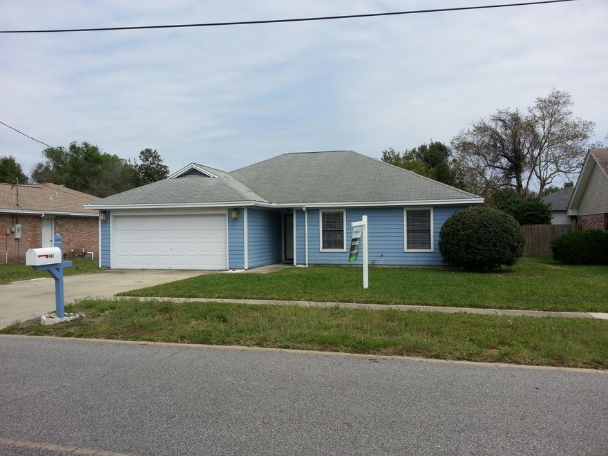 AFFORDABLE, WELL MAINTAINED, BRIGHT & BEAUTIFUL, 3BR/2BA HOME with 2 car garage. Split floor plan, SPACIOUS KITCHEN, Cathedral ceilings & Skylites in GREAT ROOM, FEELS HUGE! Kitchen has expansive granite counters and ample cabinet storage. Easy clean, rich colored hardwood and complimentary soft sand colored carpet in Great Room. Easy care painted concrete floors in bedrooms. The central brick fireplace in the living room is both inviting and functional..decorate for the seasons and save $$ on heating bills! SPACIOUS MASTER BEDROOM with two walk-in closets. Master bathroom has a sleek, contemporary style. Both Showers & Tubs totally resurfaced and look new! Fenced backyard, with open patio just off the kitchen. AS A BONUS, THIS HOME IS BEING SOLD WITH ALL APPLIANCES & 2 LARGE GUN SAFES.