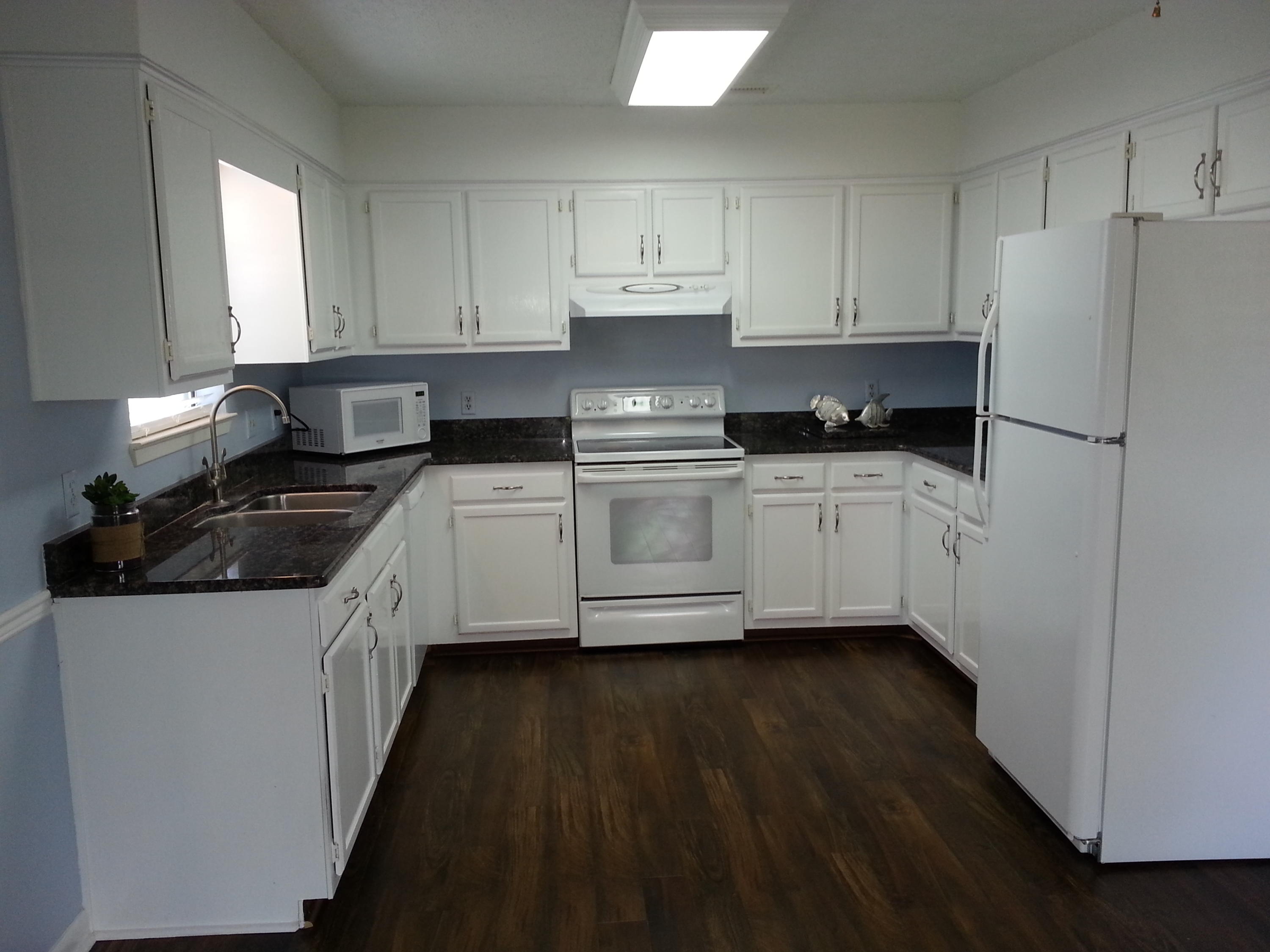 GULF MANOR 1ST ADD LOT 17 BLK E - Residential