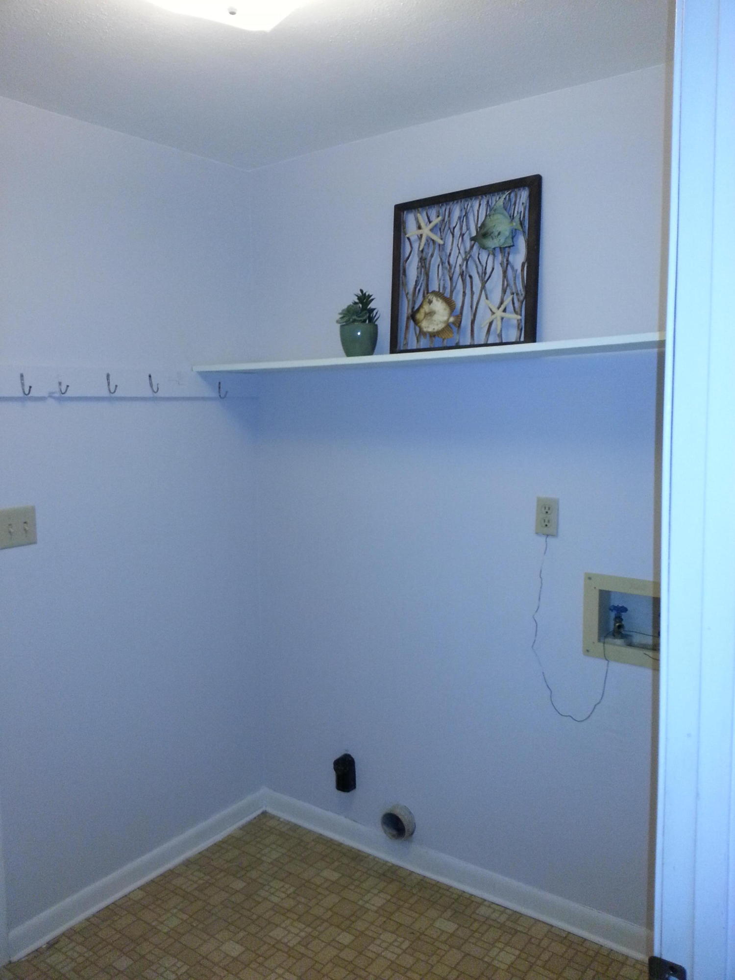 GULF MANOR 1ST ADD LOT 17 BLK E - Residential