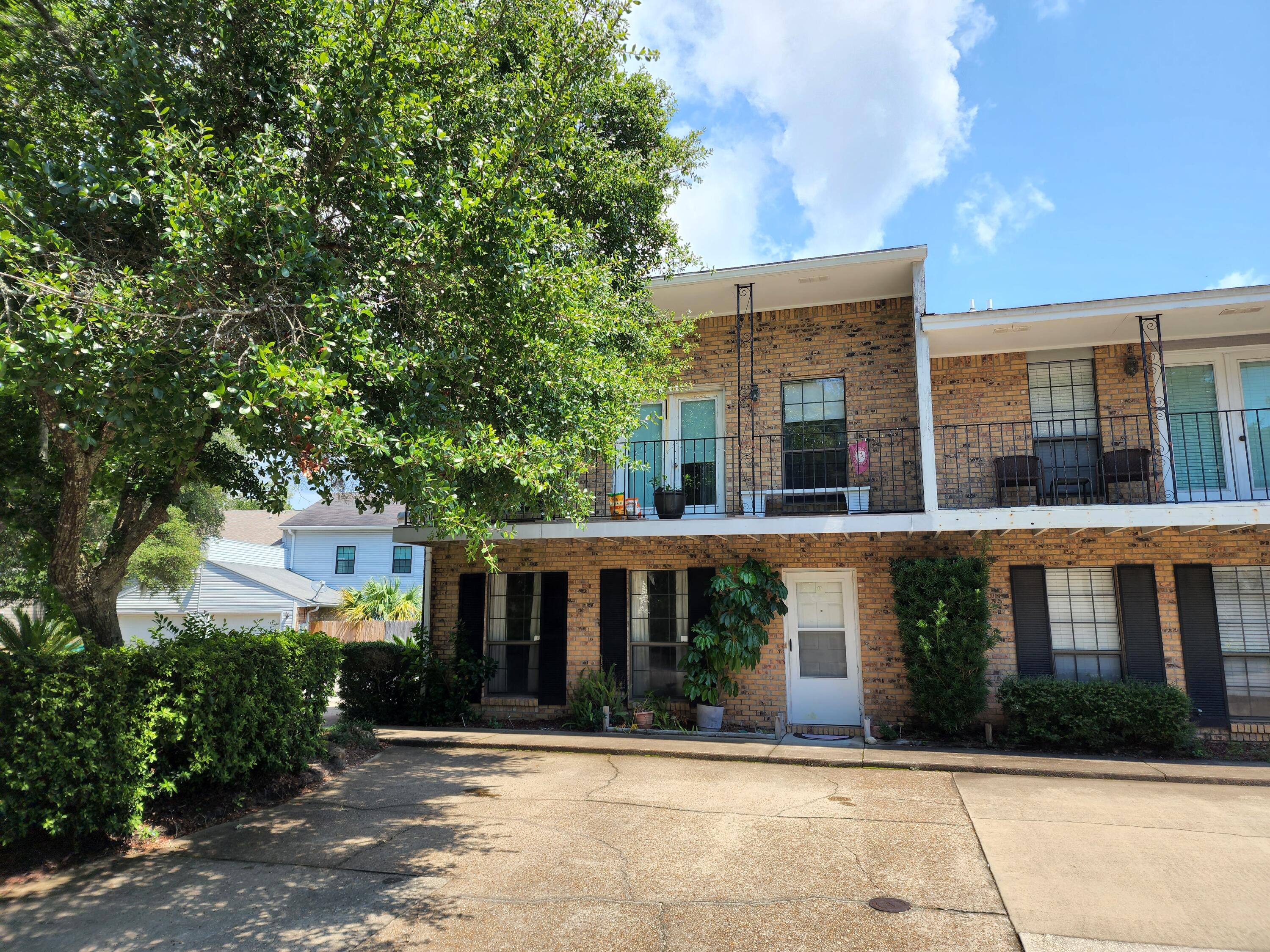 CERCLE NAUTIQUE TOWNHOUSES - Residential