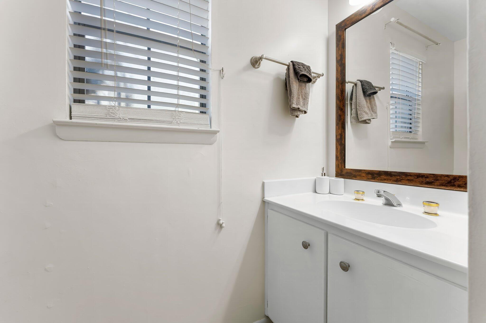 SANDALWOOD MANOR 1ST ADDN - Residential Lease
